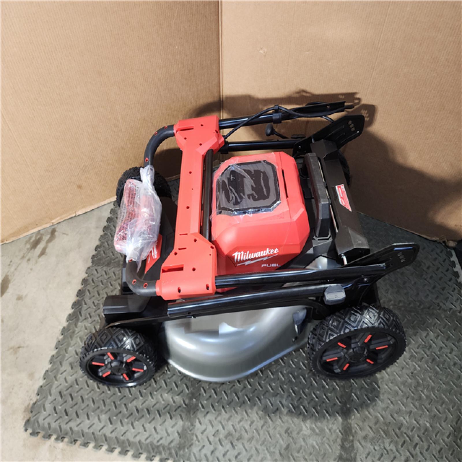 HOUSTON LOCATION - AS-IS Milwaukee M18 FUEL Brushless Cordless 21 in. Walk Behind Dual Battery Self-Propelled Mower Kit W/ CHARGER