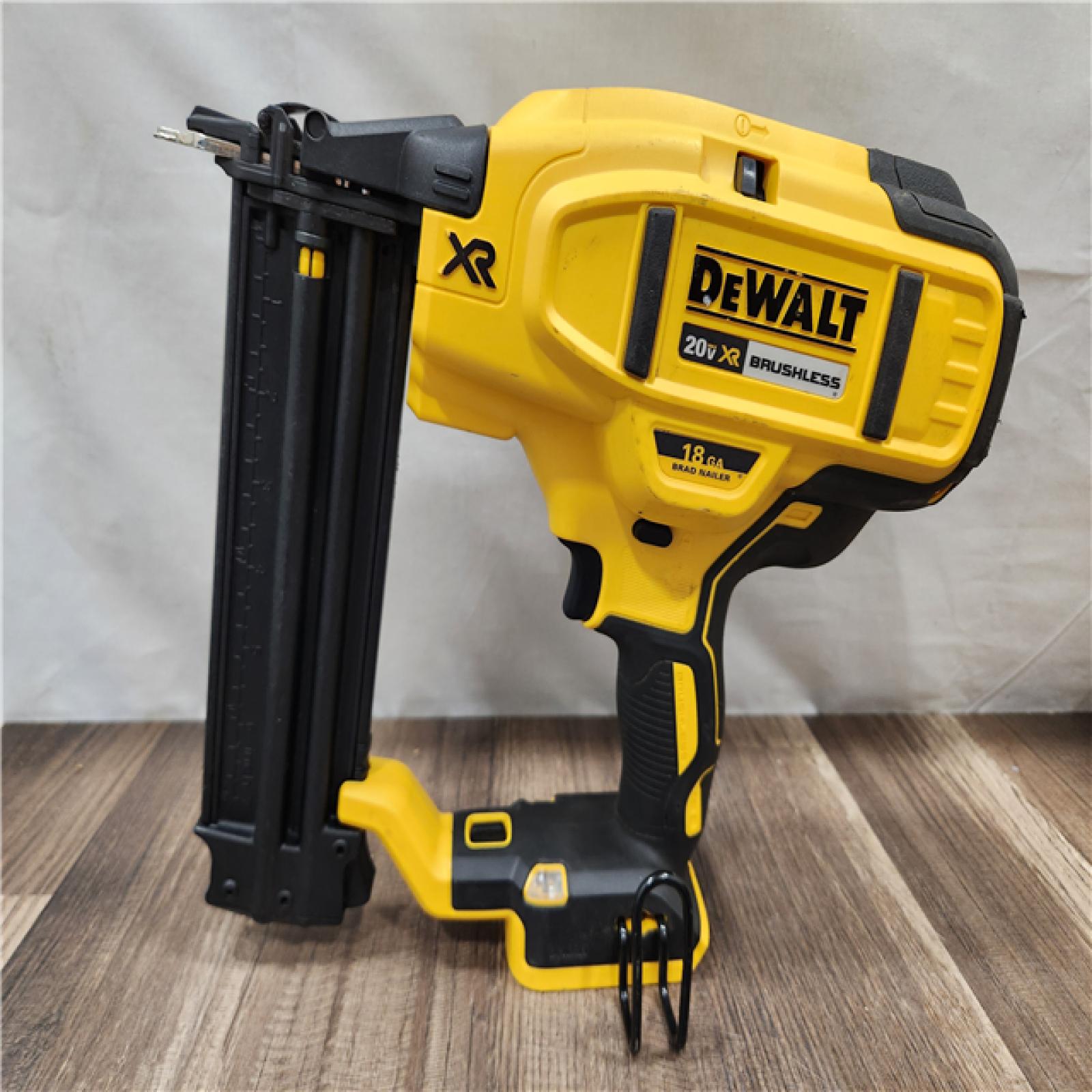 AS-IS- DeWalt 20V MAX XR Lithium-Ion Cordless 18-Gauge Brad Nailer (Tool Only)