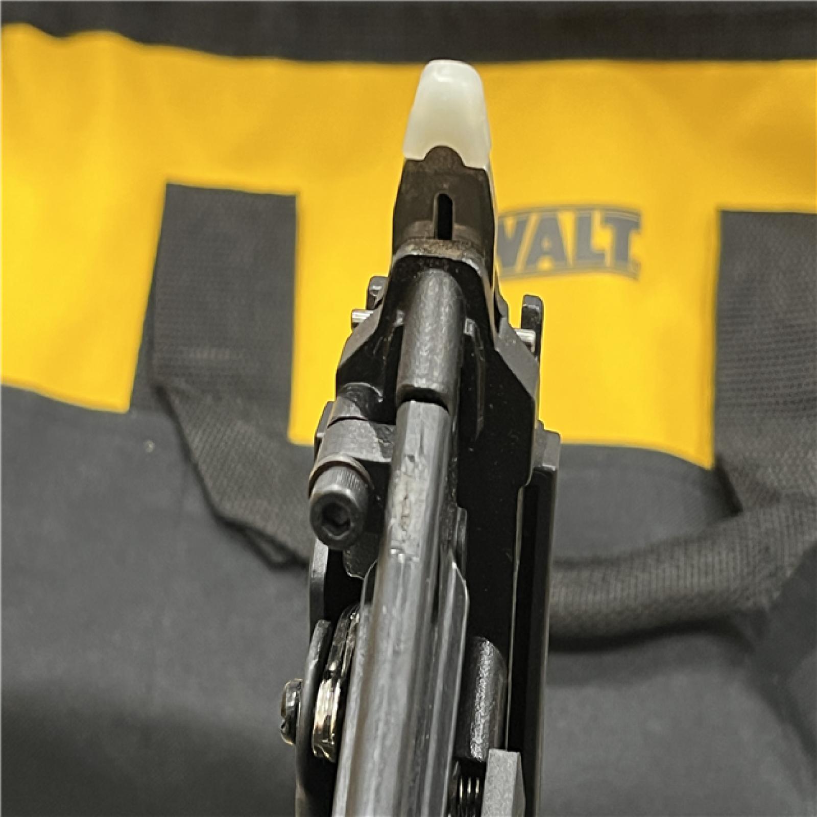 AS-IS DEWALT 20V MAX XR Lithium-Ion Cordless 2-1/2 in. 15-Gauge Finish Nailer Kit