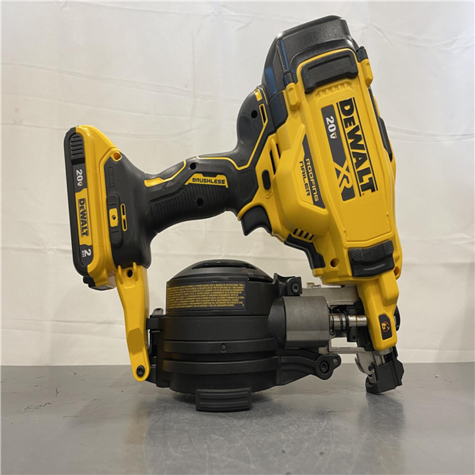 AS-IS - DEWALT 20V MAX Lithium-Ion 15-Degree Electric Cordless Roofing Nailer Kit