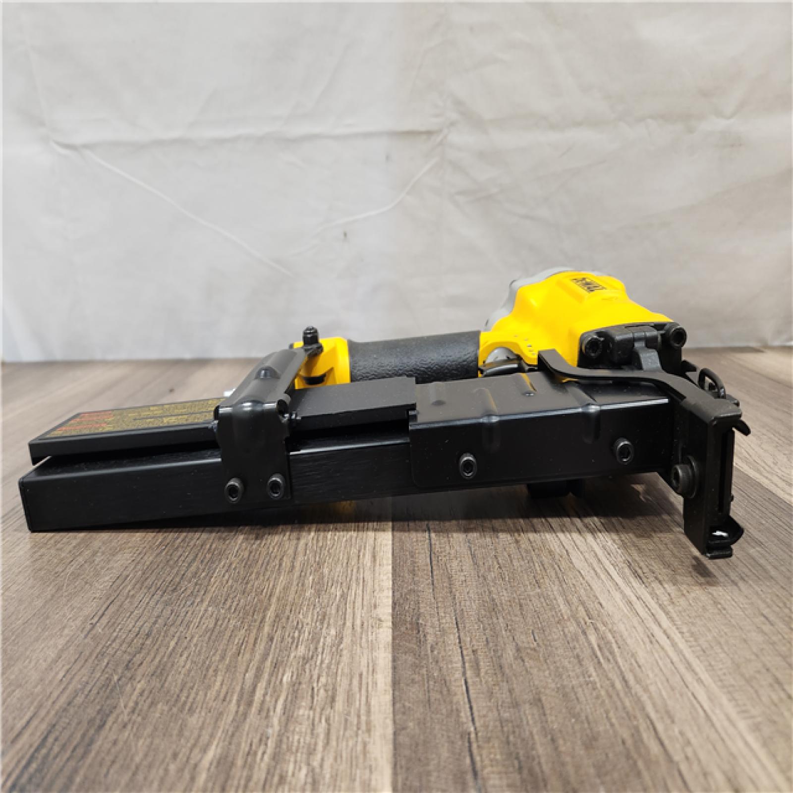 AS-IS- DeWalt DW451S2 16 Gauge 1 Crown 2 Lathing Stapler