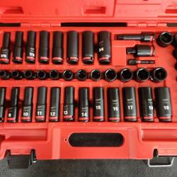 Phoenix NEW Milwaukee SHOCKWAVE 3/8 in. Drive SAE and Metric 6 Point Impact Socket Set (43-Piece)