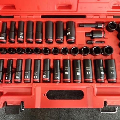 Phoenix NEW Milwaukee SHOCKWAVE 3/8 in. Drive SAE and Metric 6 Point Impact Socket Set (43-Piece)