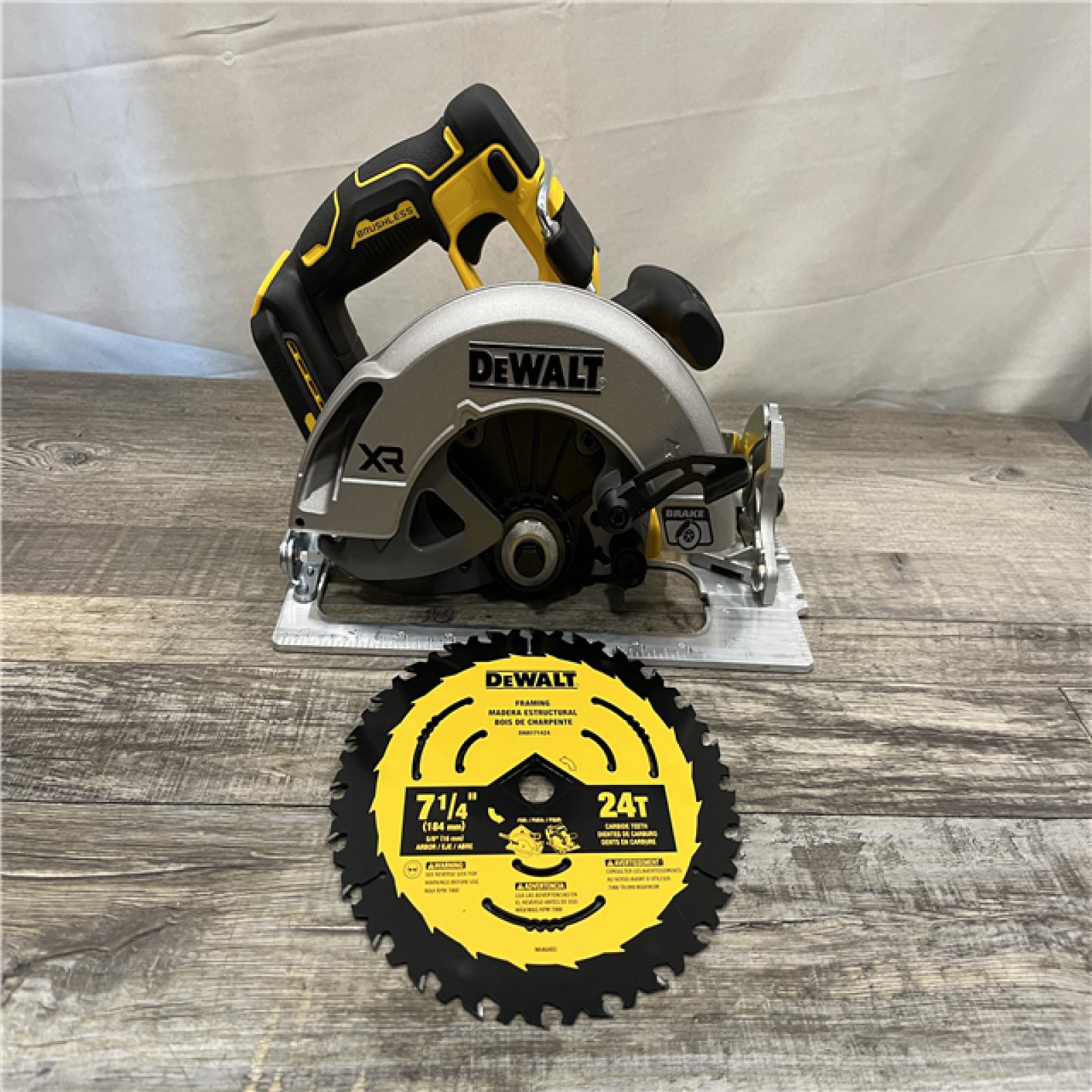 AS-IS DEWALT 20-Volt MAX 7-1/4 in. Cordless Circular Saw (Tool Only)