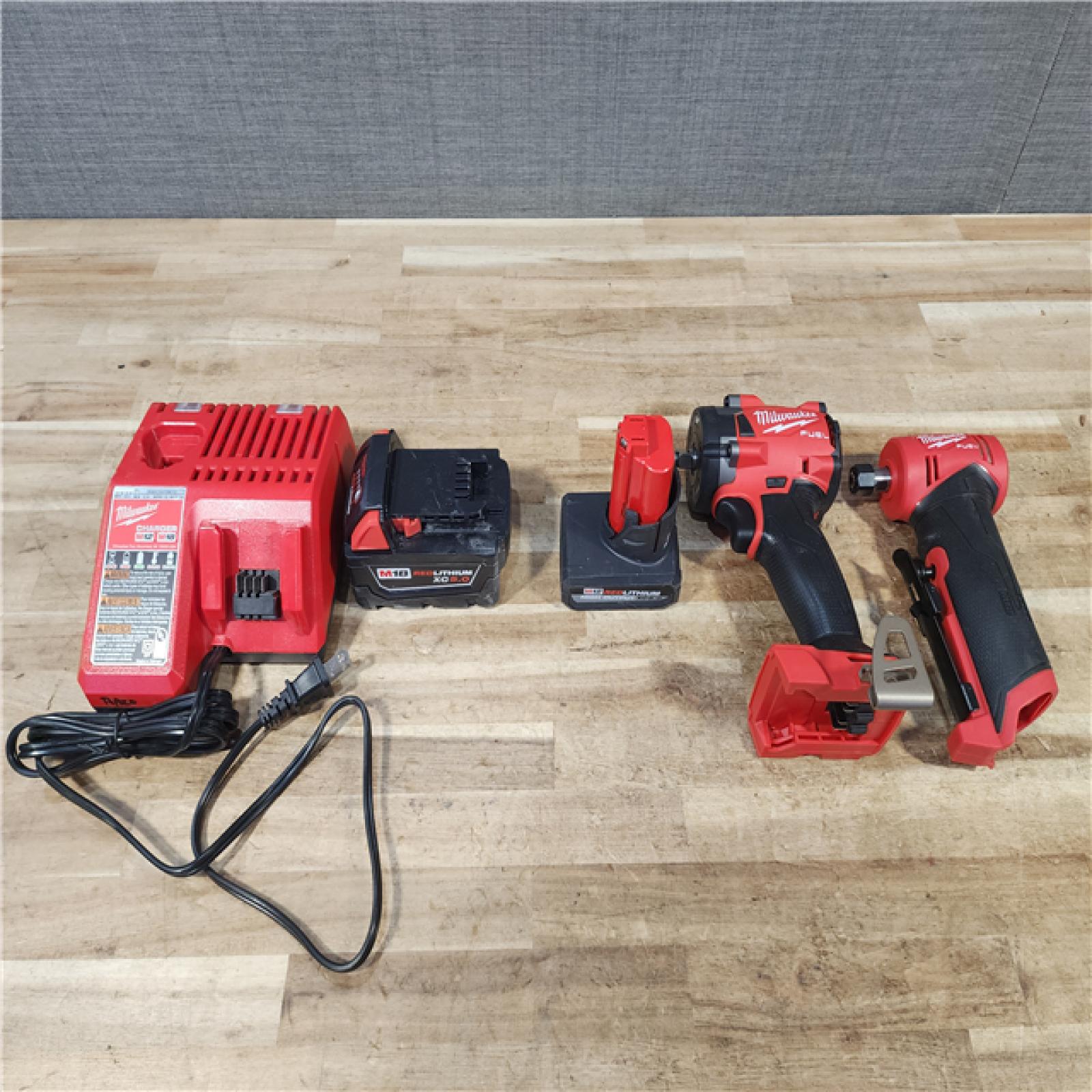 HOUSTON LOCATION - AS - IS Milwaukee 2 Tool Combo Kit W/ (2) Battery & Charger