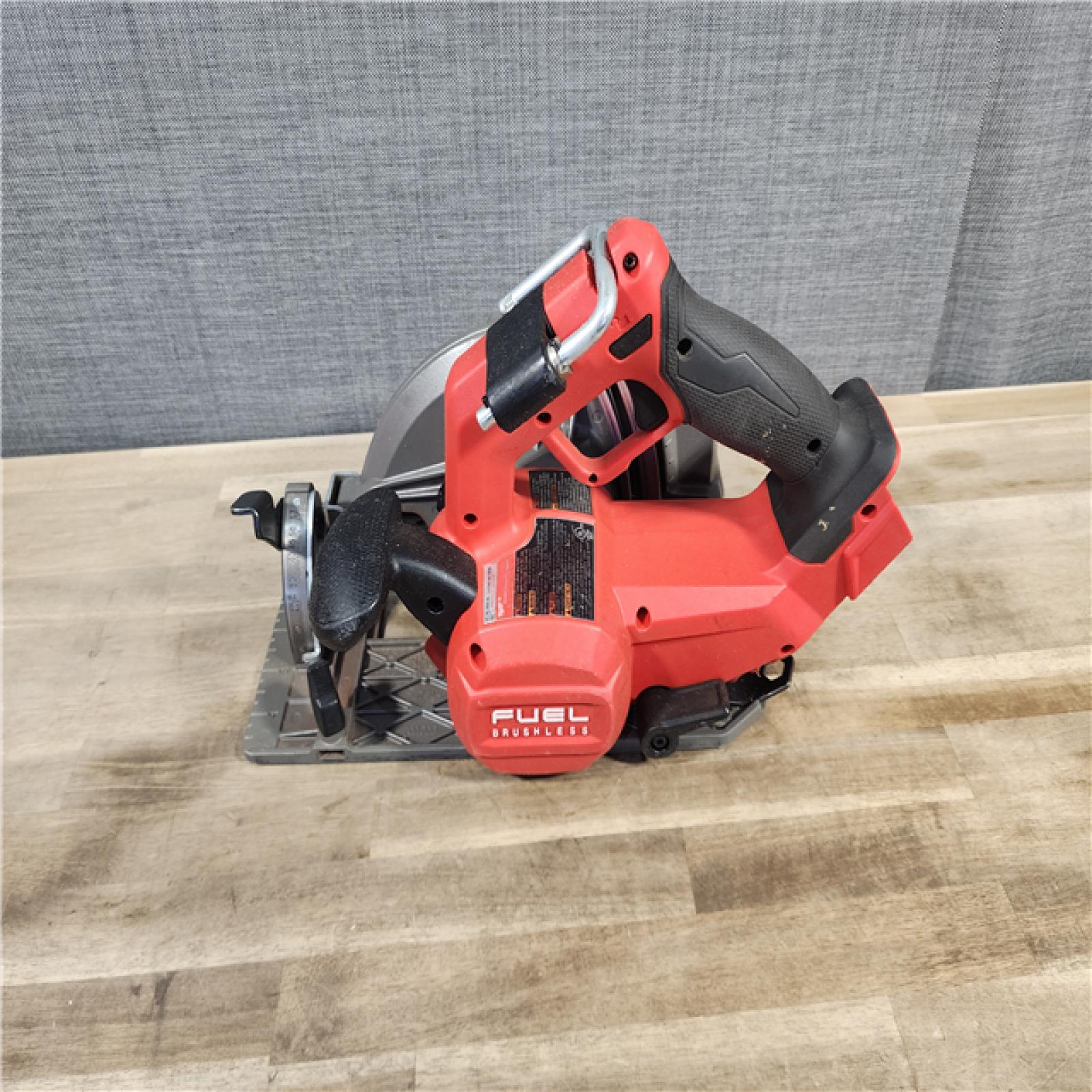 HOUSTON LOCATION - AS-IS Milwaukee Tools M18 FUEL 7-1/4 Circular Saw (Tool Only) 2834-20
