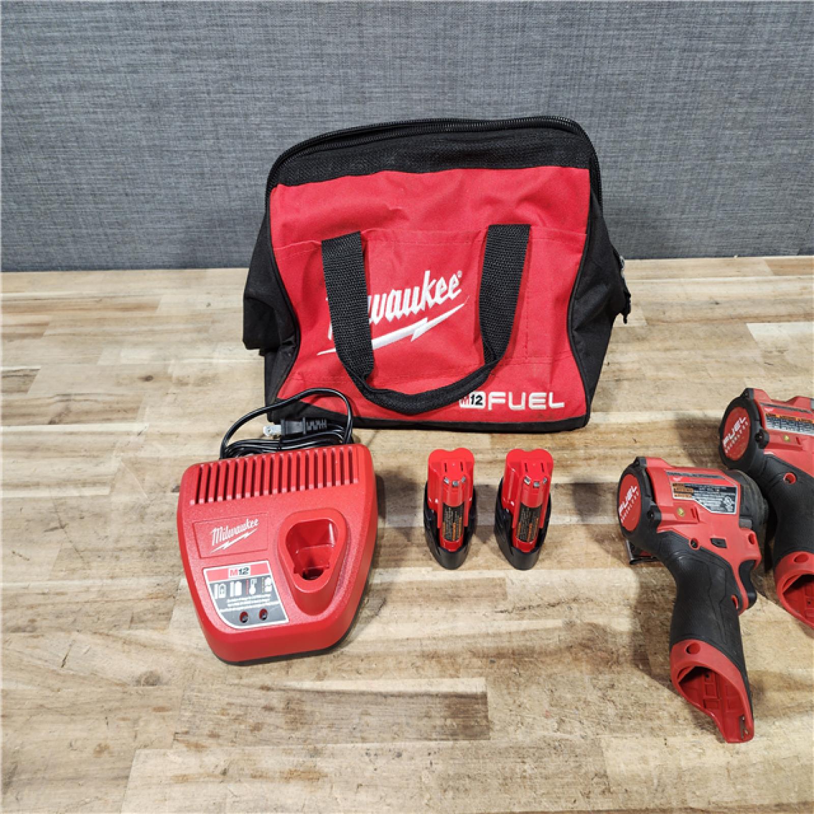 HOUSTON LOCATION - AS - IS Milwaukee 2 Tool Combo Kit W/ (2) Battery & Charger