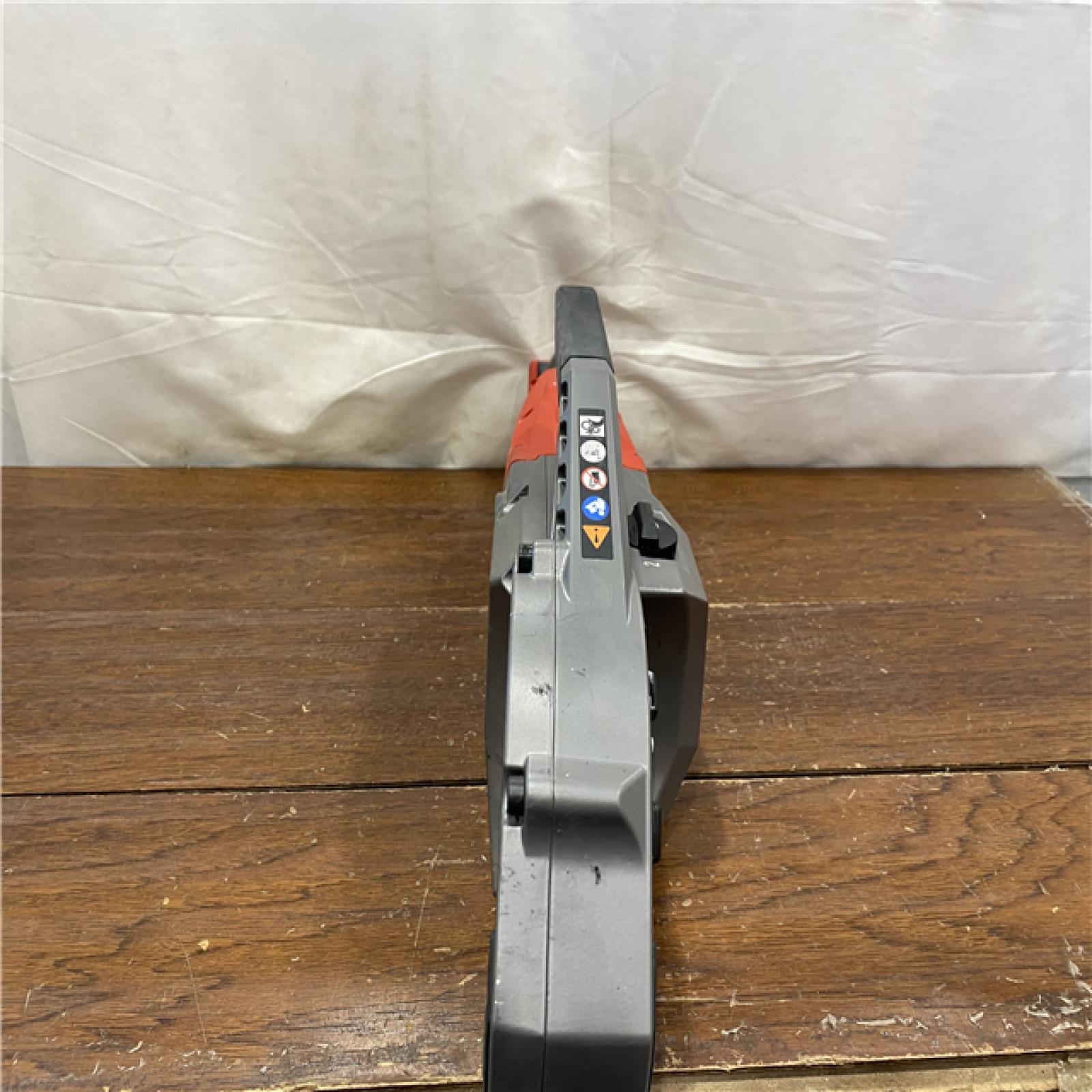 AS-IS Milwaukee Tool Power Pipe Threaders; Type: Cordless Pipe Threader ; Maximum Pipe Capacity: 2in ; Voltage: 18; 18V ; Voltage: 18V ; Spindle Speed: 41