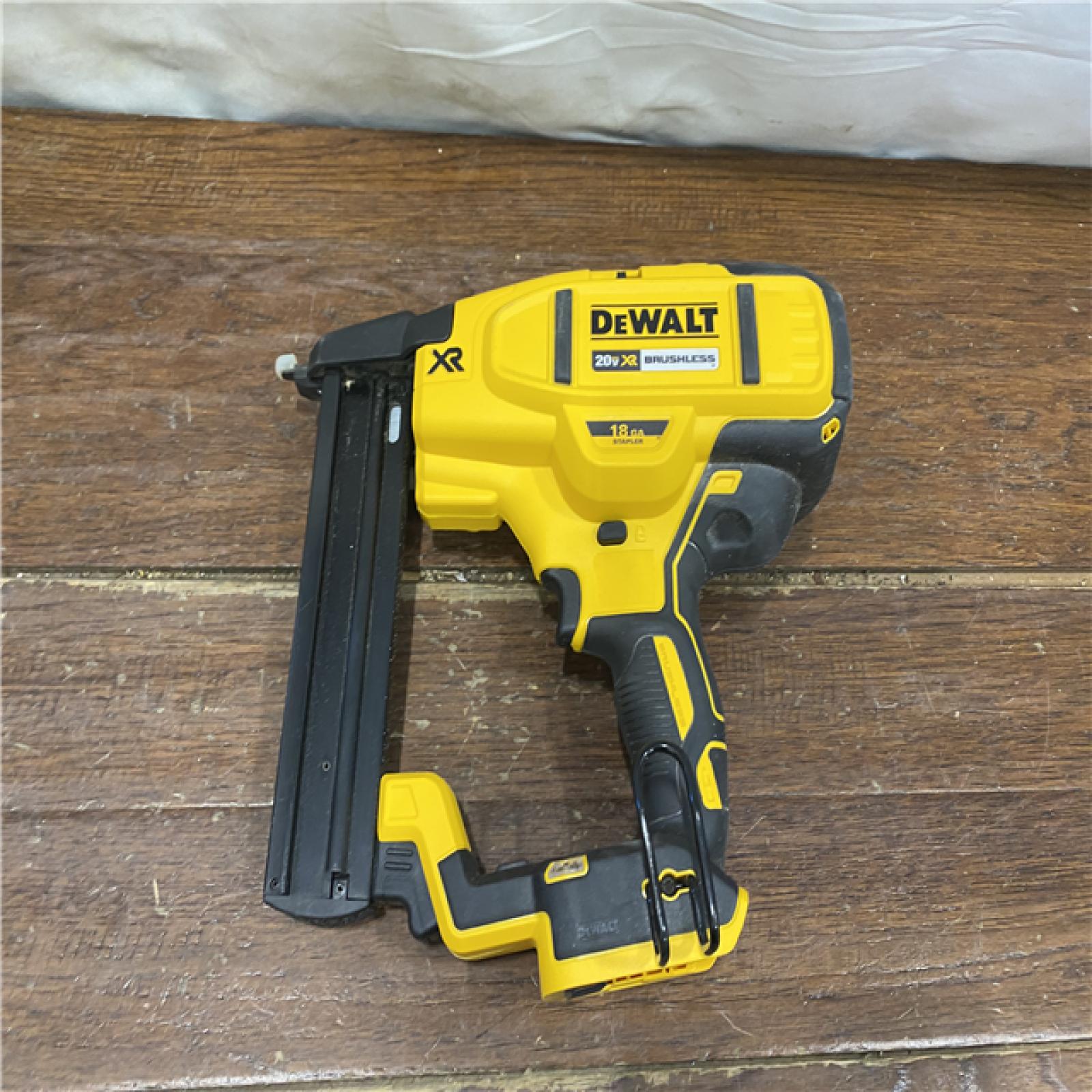 AS-IS DEWALT 20V-MAX XR 18GA BRAD NAILER KIT