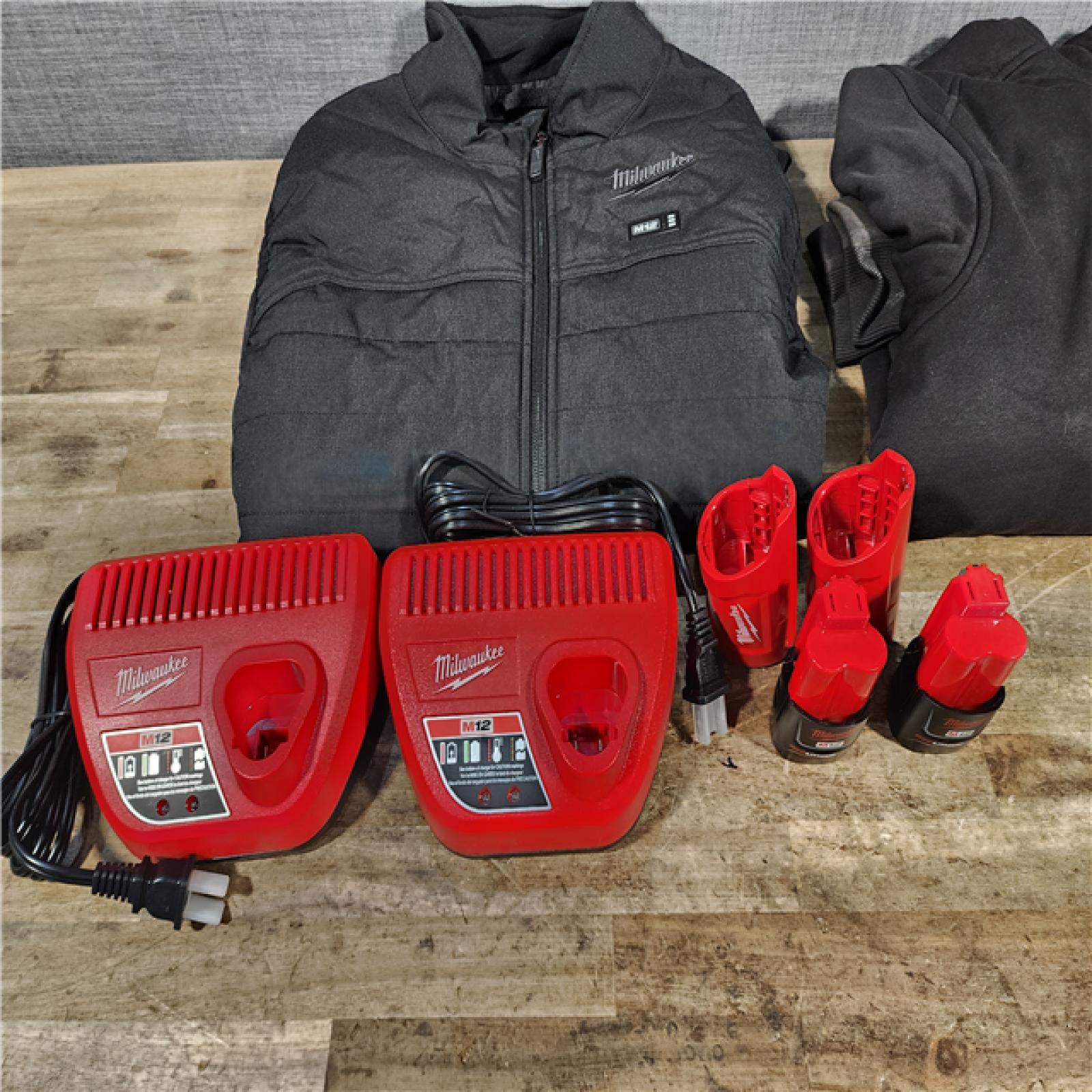 HOUSTON LOCATION - AS-IS MILWAUKEE 2 HEATED CLOTHING COMBO KIT
