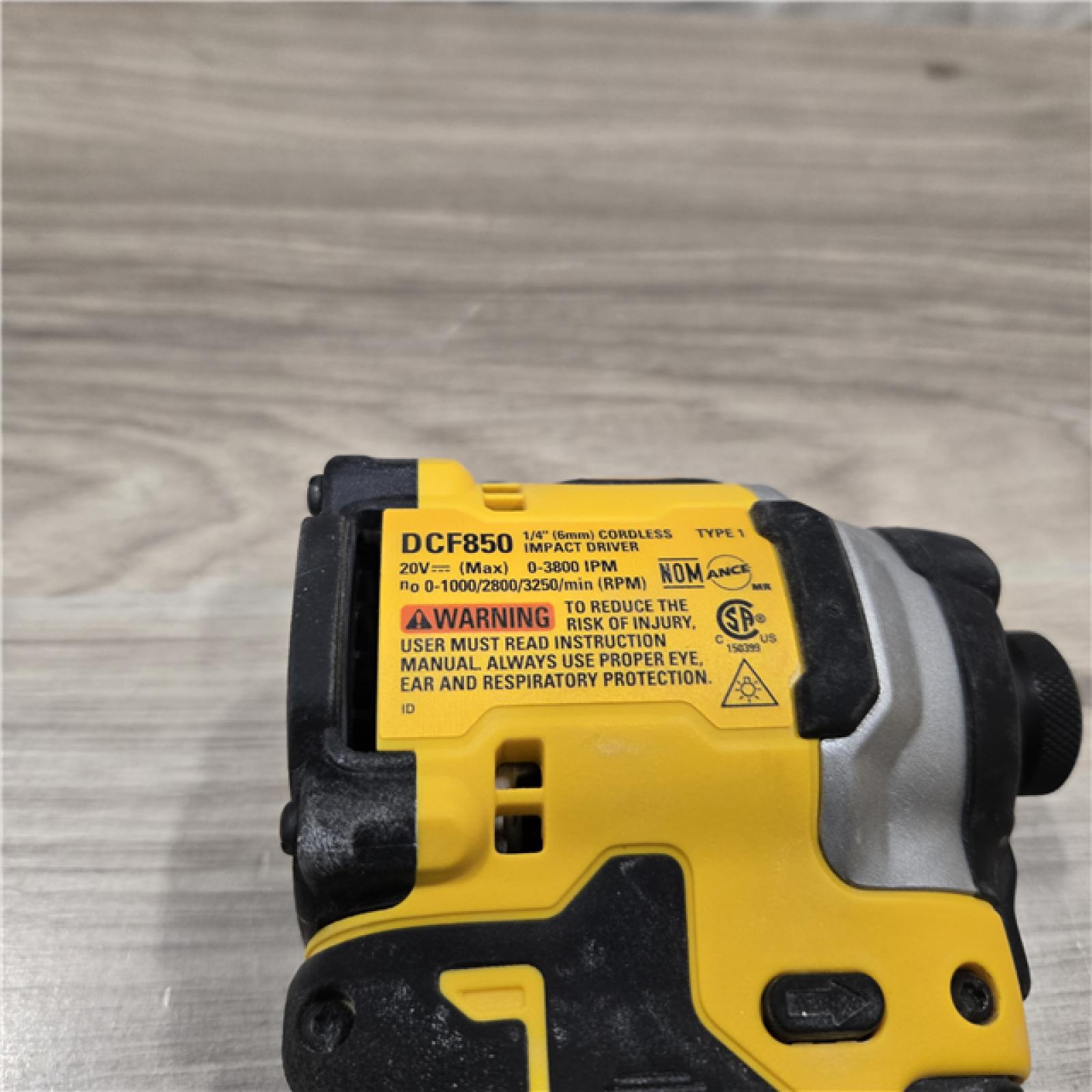 AS-IS DeWalt 20V MAX ATOMIC 1/4 in. Cordless 3-Speed Impact Driver Kit
