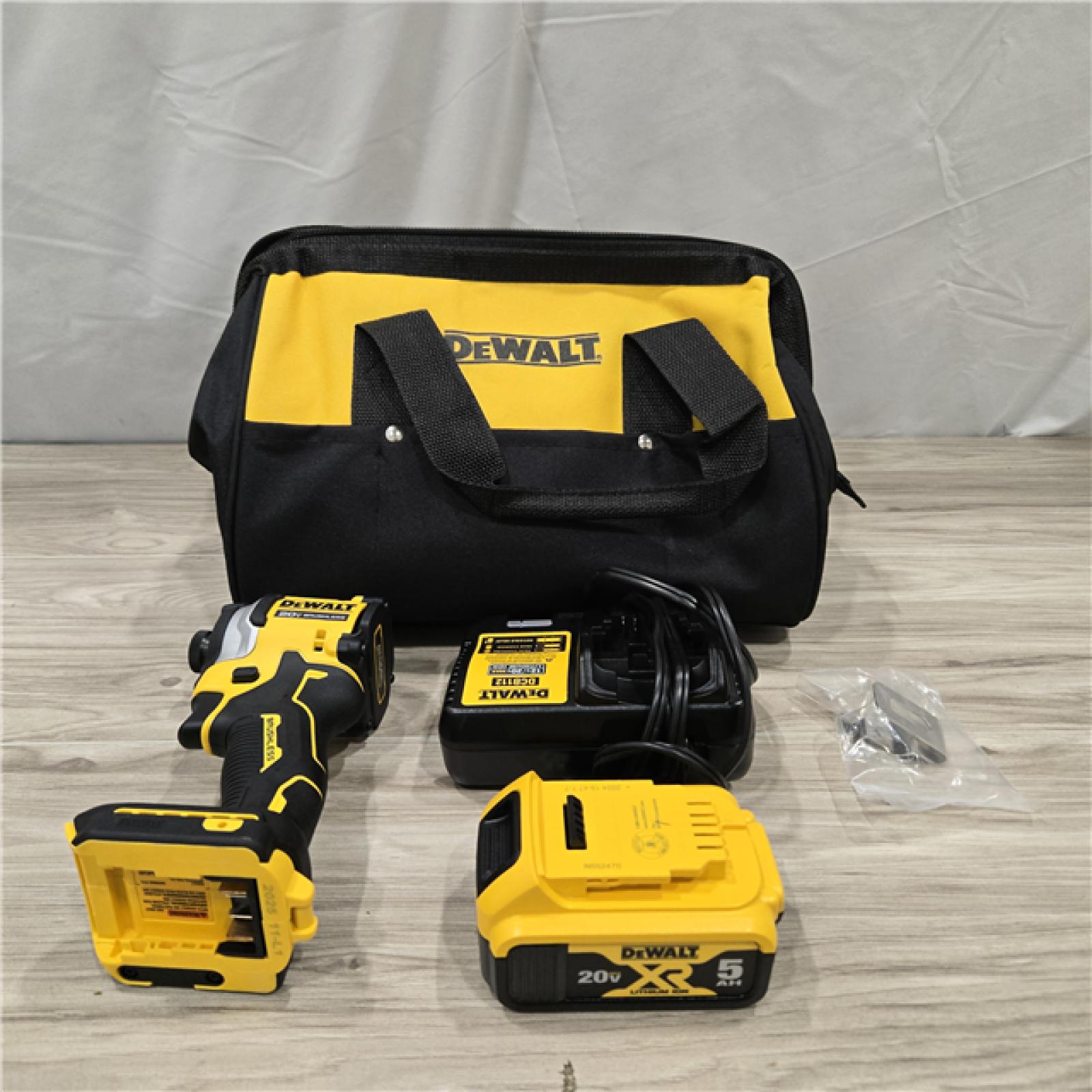 AS-IS DeWalt 20V MAX ATOMIC 1/4 in. Cordless Impact Driver Kit