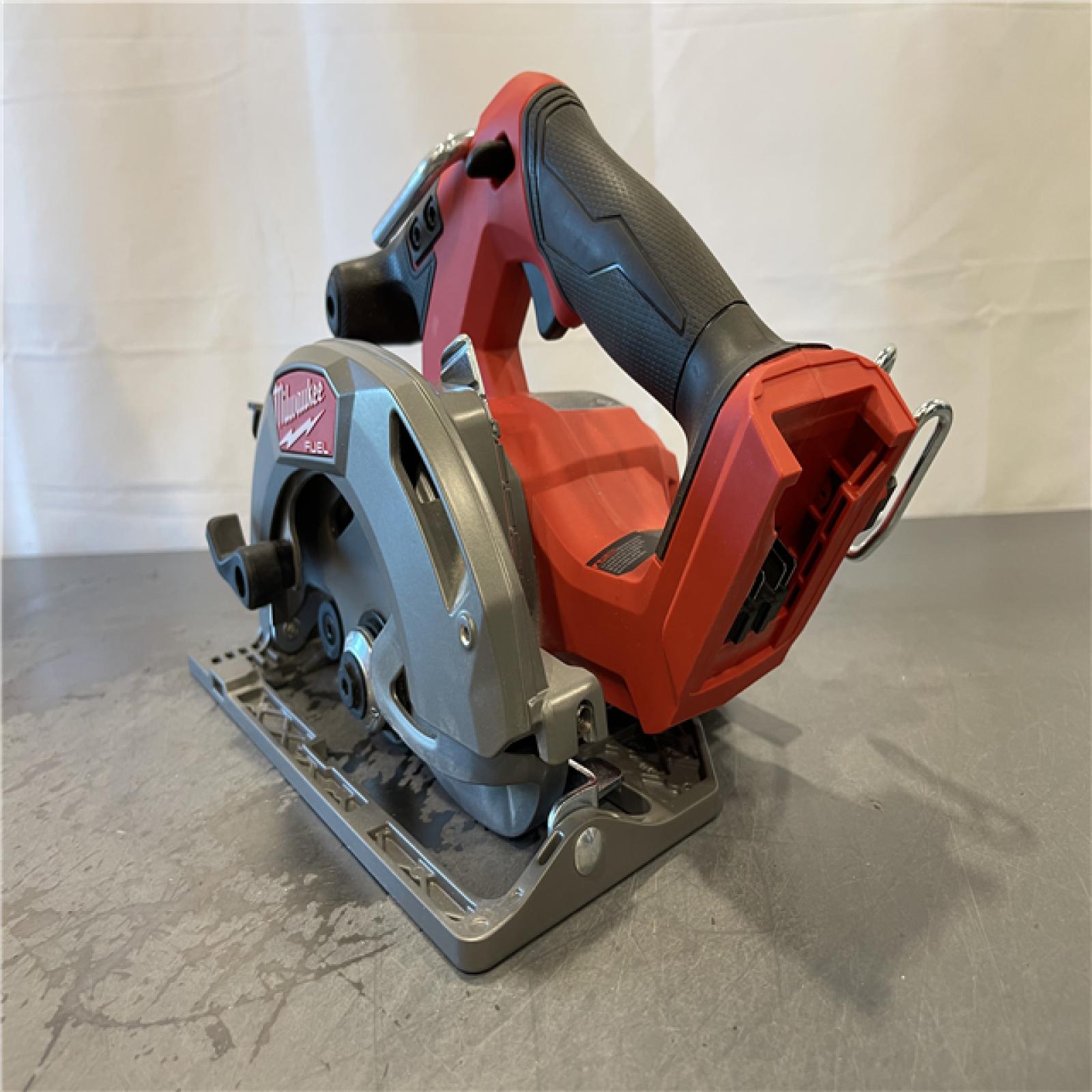 AS-IS - Milwaukee M18 FUEL 18V Lithium-Ion Brushless Cordless 6-1/2 in. Circular Saw