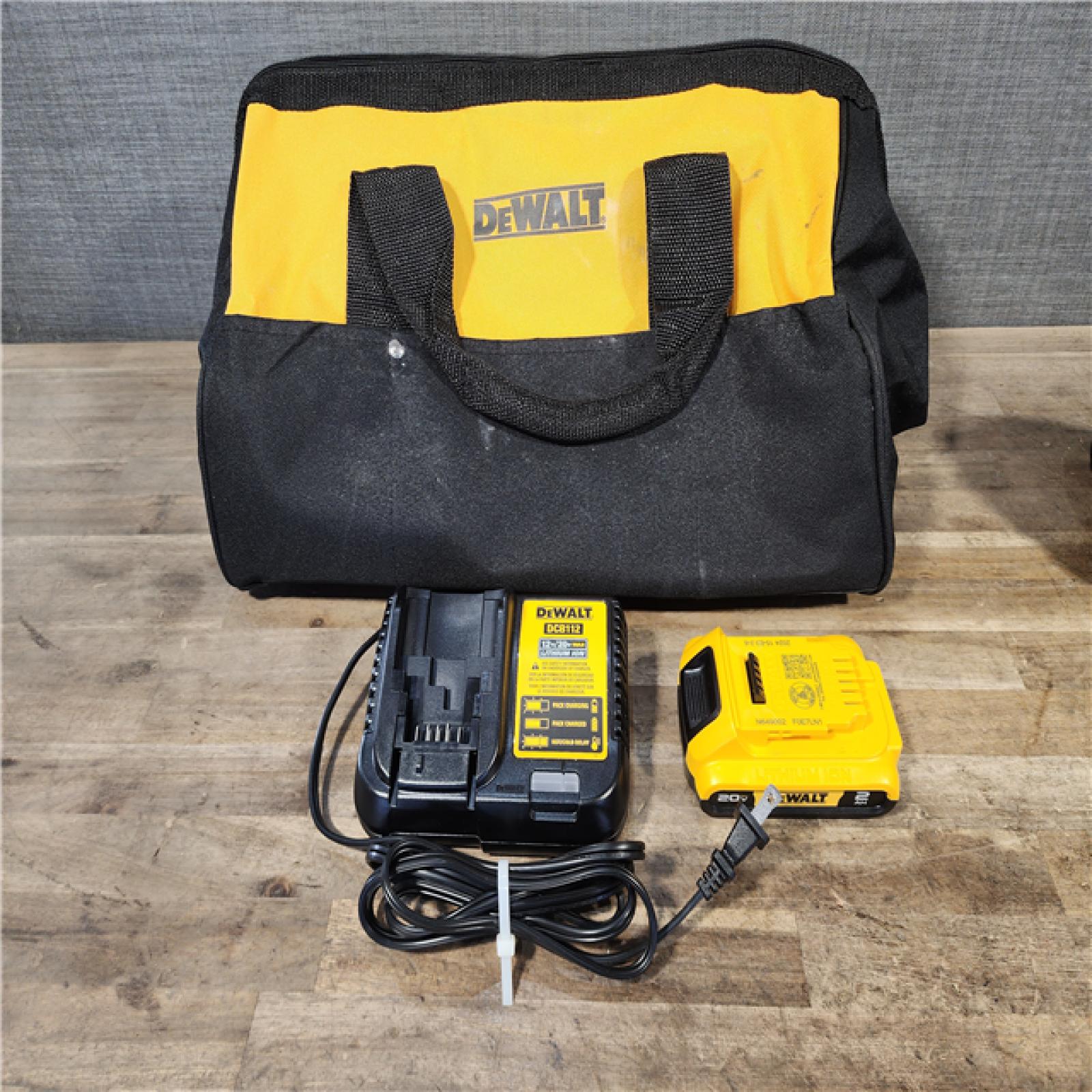 HOUSTON LOCATION - AS-IS DeWalt 15 GA ANGLED FINISH NAILER KIT W/ BATTERY & CHARGER