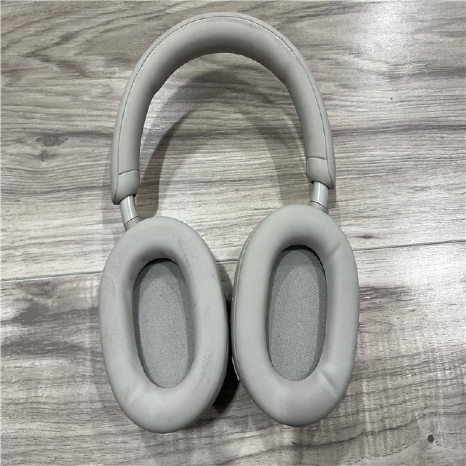 AS-IS Sony - WH-1000XM5 Wireless Noise Cancelling Over-the-Ear Headphones - Silver