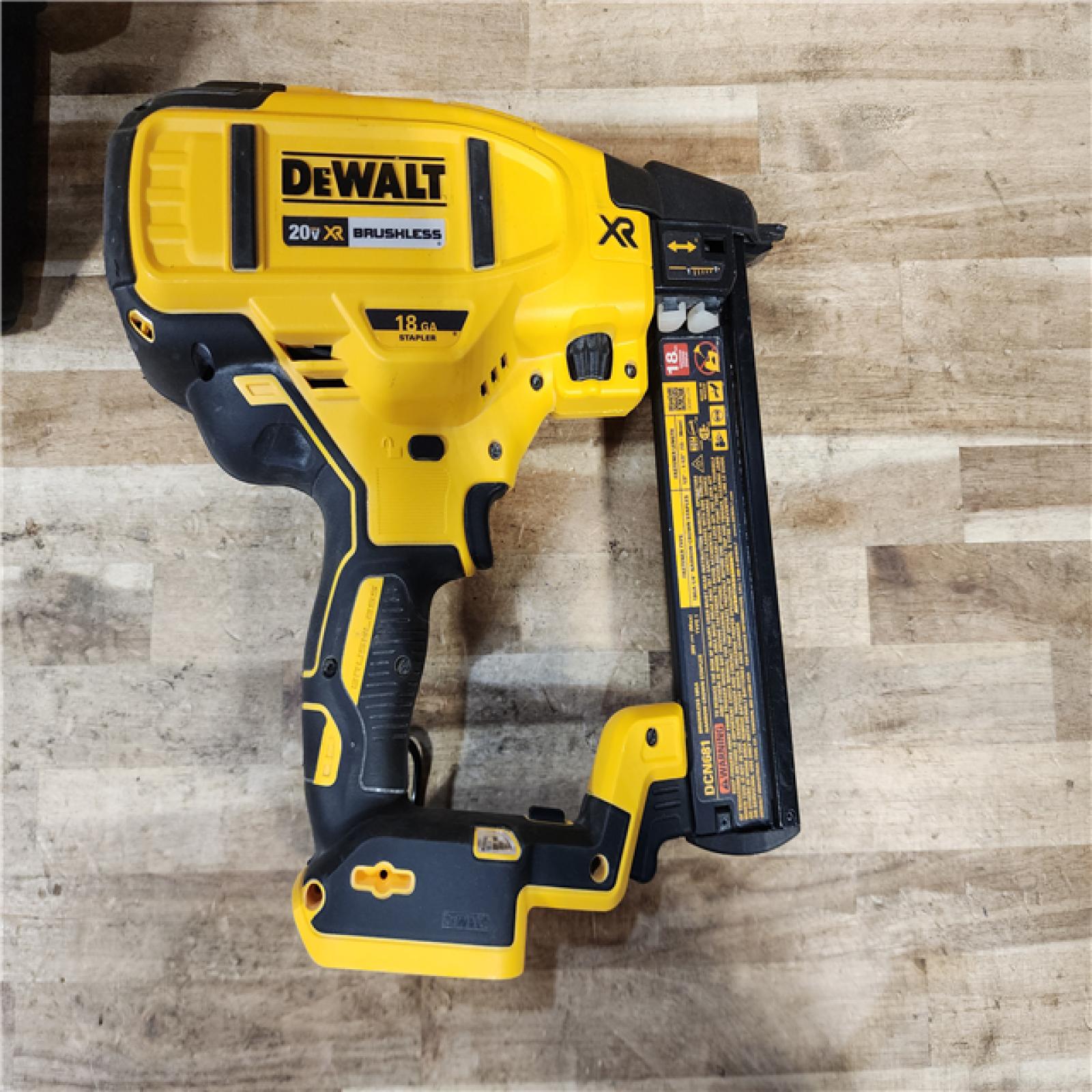 HOUSTON LOCATION - AS-IS DEWALT 20V MAX XR Lithium-Ion Cordless 18-Gauge Narrow Crown Stapler Kit