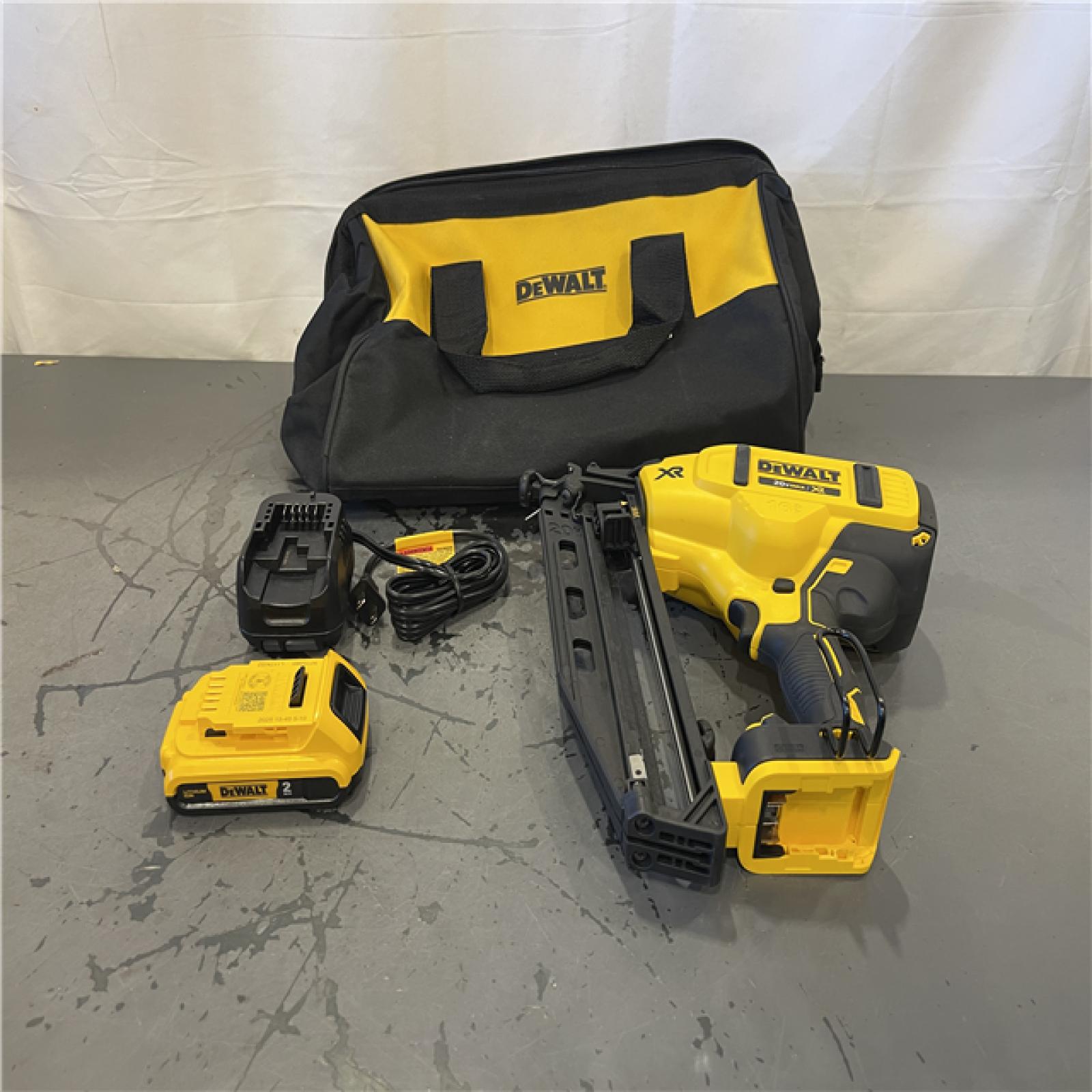 AS-IS- DeWalt 20V 16 Gauge Cordless Angled Finish Nailer Kit W/ 2Ah Battery