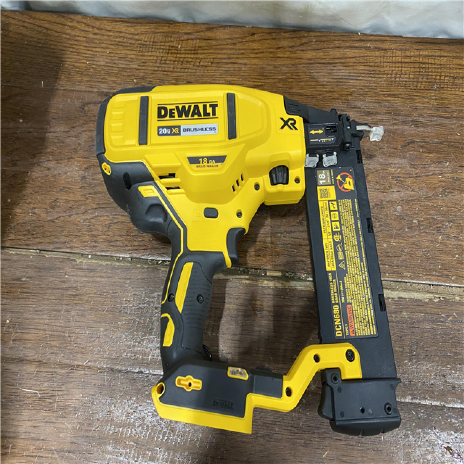 AS-IS DEWALT 20V MAX XR 18 Gauge Brad Nailer Kit
