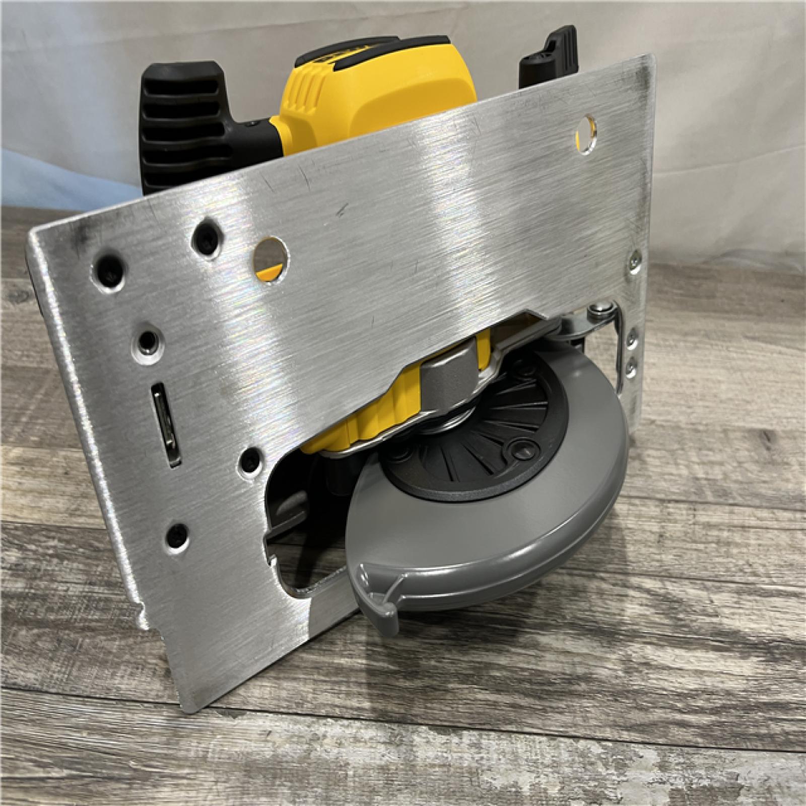AS-IS DEWALT 20-Volt MAX 7-1/4 in. Cordless Circular Saw (Tool Only)