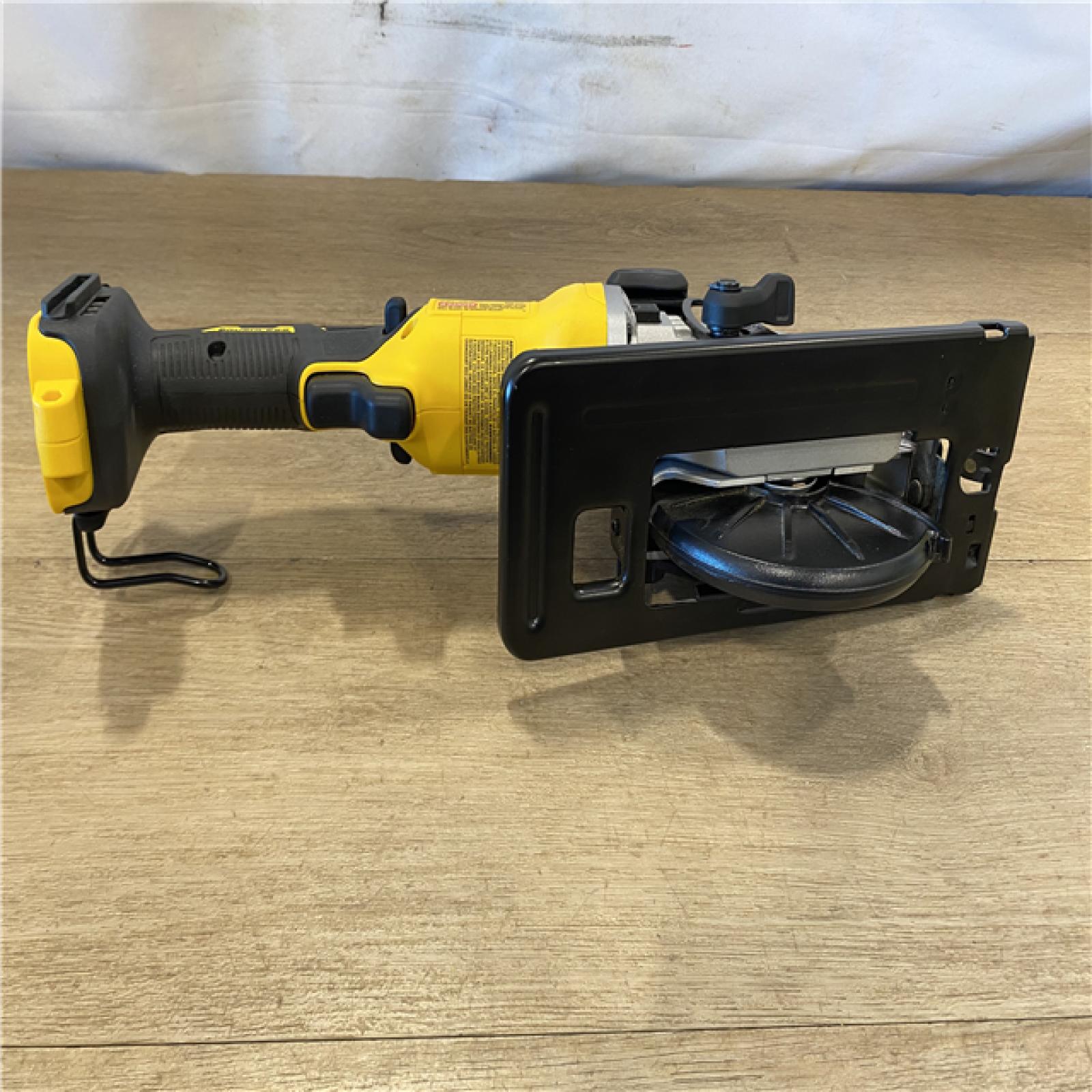 AS-IS DEWALT ATOMIC 20V MAX Cordless Brushless 4-1/2 in. Circular Saw (Tool Only)