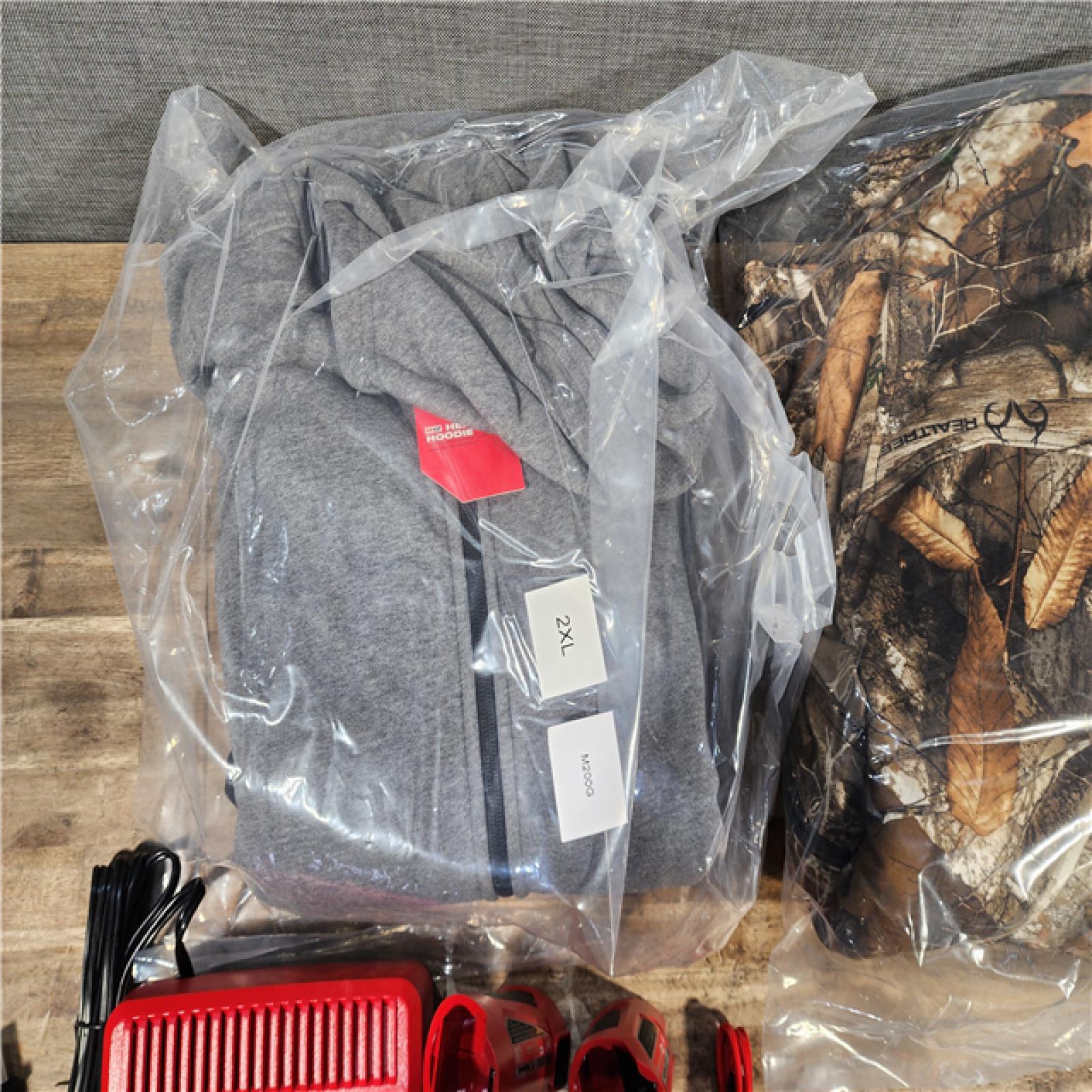 HOUSTON LOCATION - AS-IS MILWAUKEE 2 HEATED CLOTHING COMBO KIT