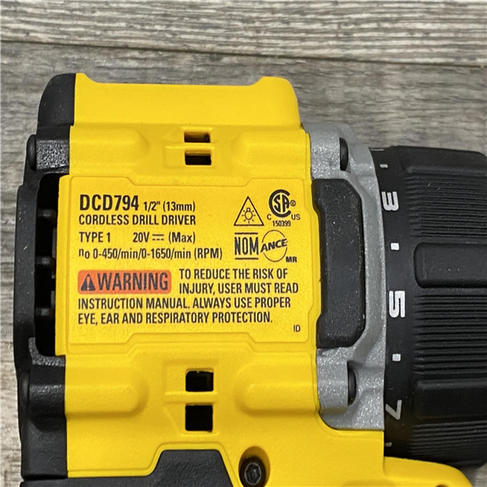 AS-IS DEWALT ATOMIC 20-Volt MAX Lithium-Ion Cordless Combo Kit