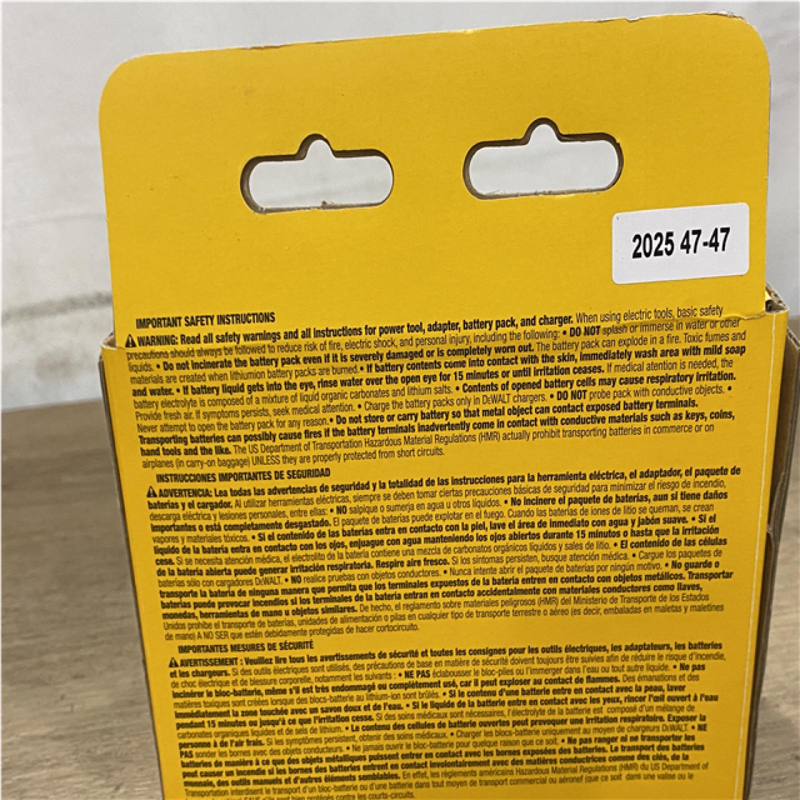 NEW DEWALT 20V MAX XR POWERSTACK Lithium-Ion Battery Starter Kit with 1.7Ah Battery and Charger