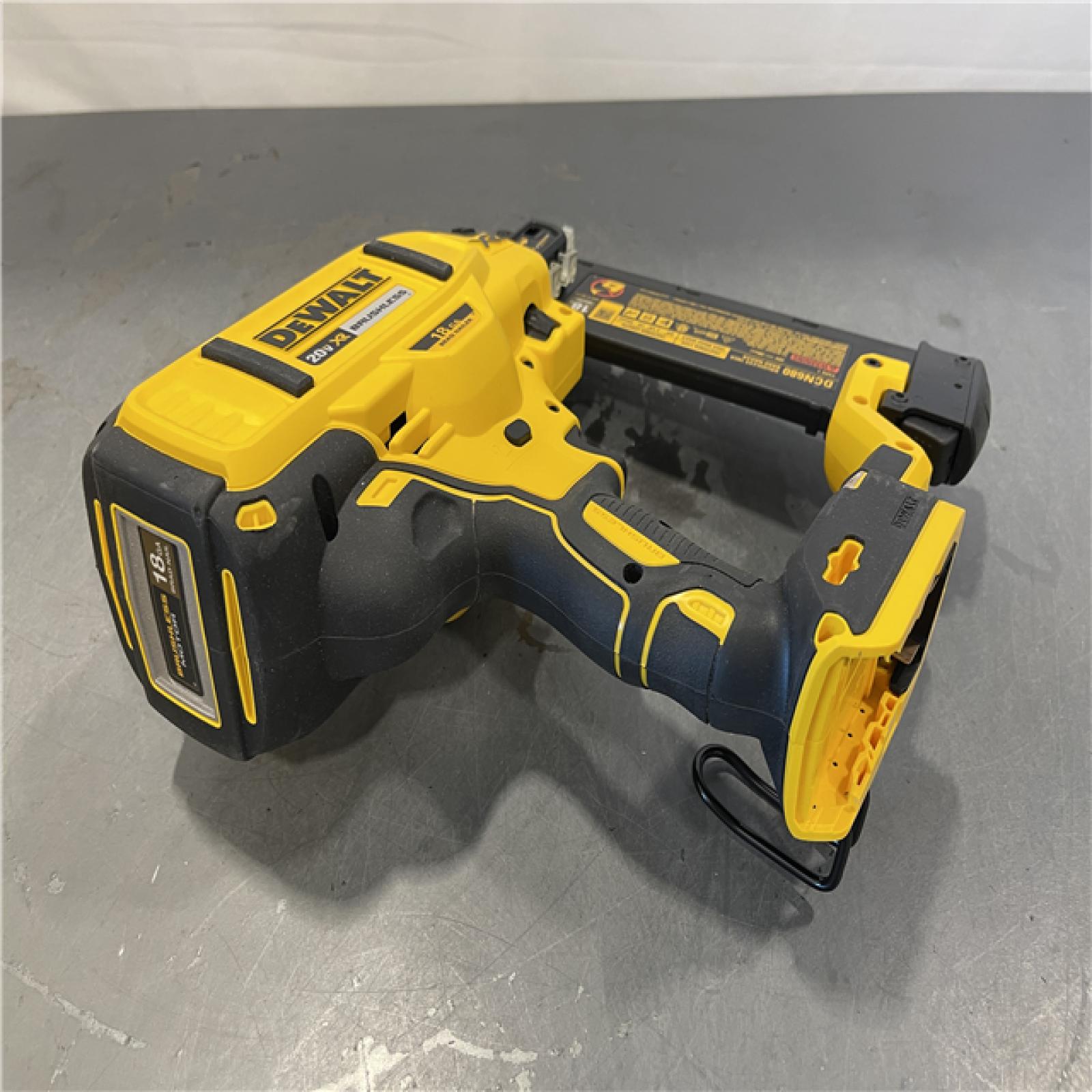 AS-IS - DeWalt 20V MAX XR Lithium-Ion Electric Cordless 18-Gauge Brad Nailer