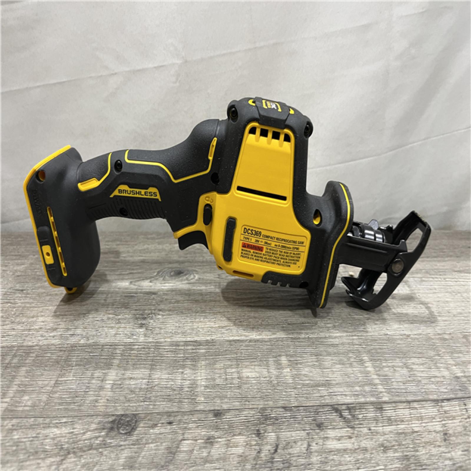 AS-IS DEWALT Atomic 20-Volt Maximum Cordless Brushless Compact Reciprocating Saw Kit