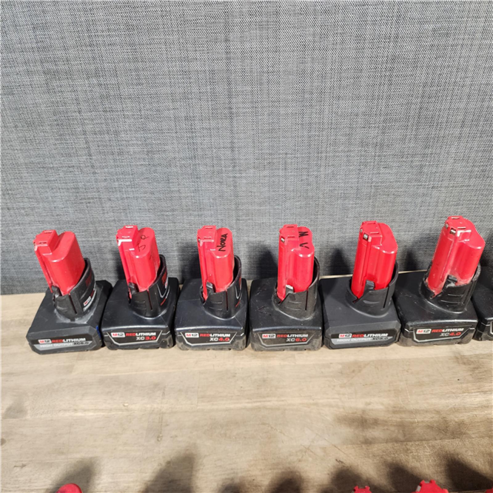 HOUSTON LOCATION - AS-IS MILWAUKEE BATTERY PACK QTY - 25