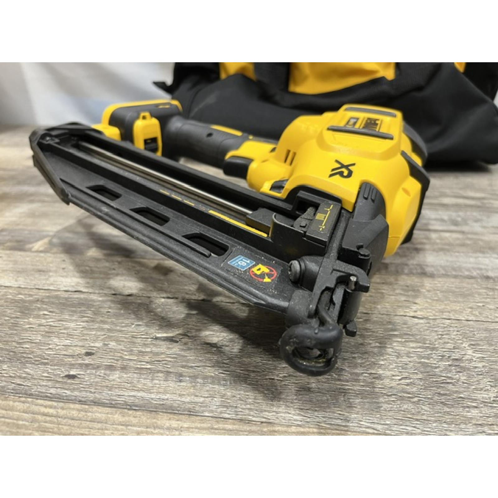 AS-IS DEWALT 20V MAX XR 16-Gauge Electric Cordless Angled Finishing Nailer Kit