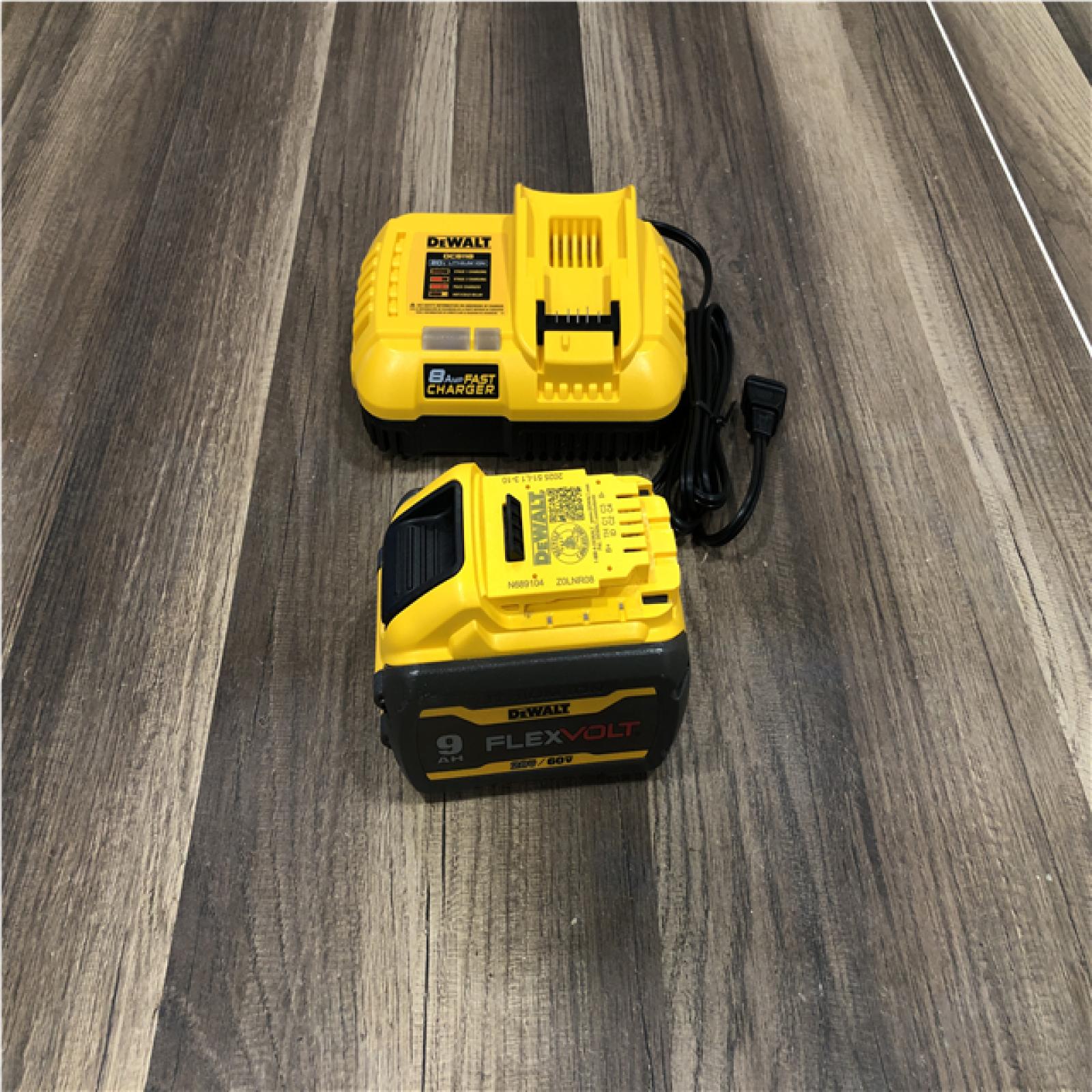 AS-IS DEWALT 20V/60V MAX FLEXVOLT Lithium-Ion 9.0Ah Battery and Charger Starter Kit