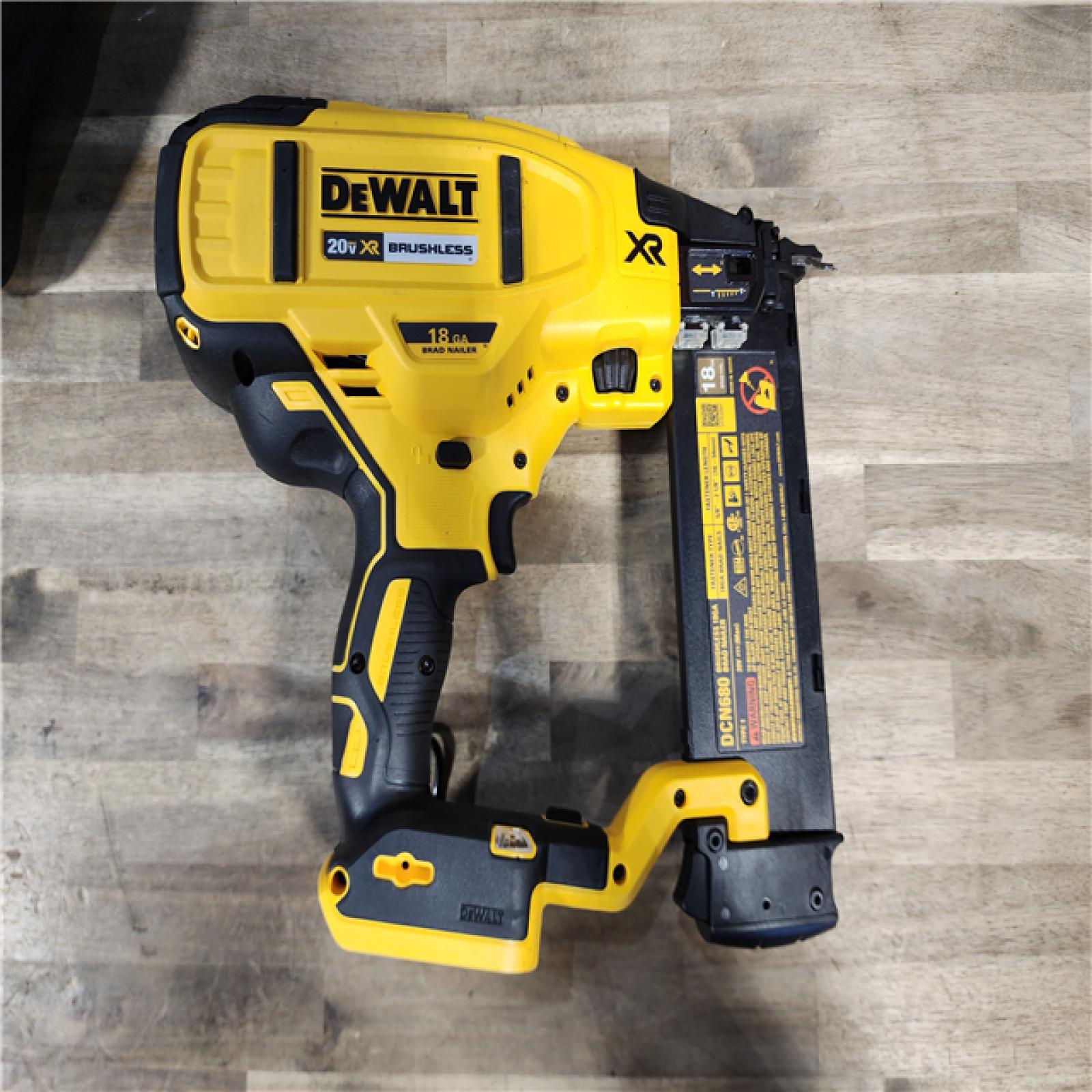 HOUSTON LOCATION - AS-IS DEWALT 20V MAX XR 18 Gauge Brad Nailer Kit
