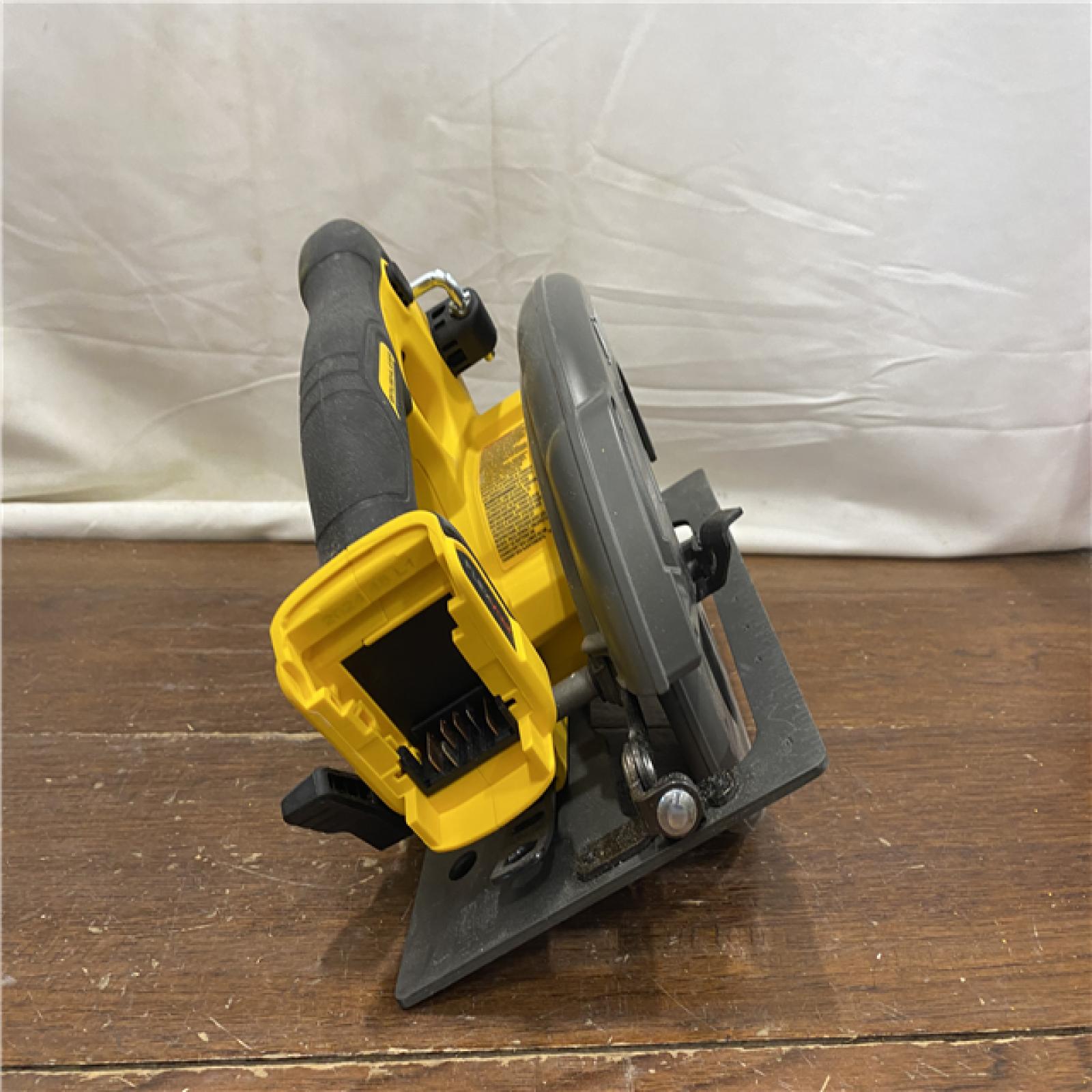 AS-IS DeWALT Flexvolt Max 7-1/4  60V Brushless Circular Saw DCS578B