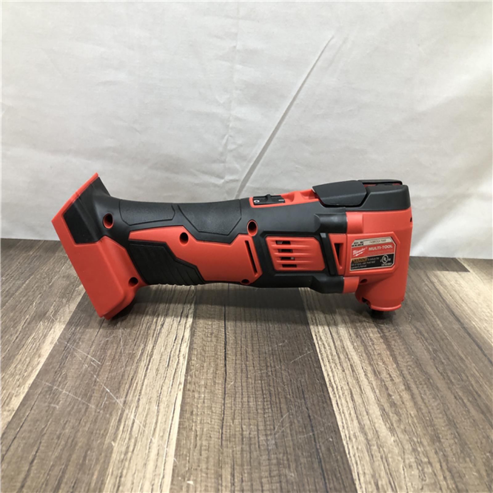AS-IS Milwaukee M18 18V Lithium-Ion Cordless Oscillating Multi-Tool Kit