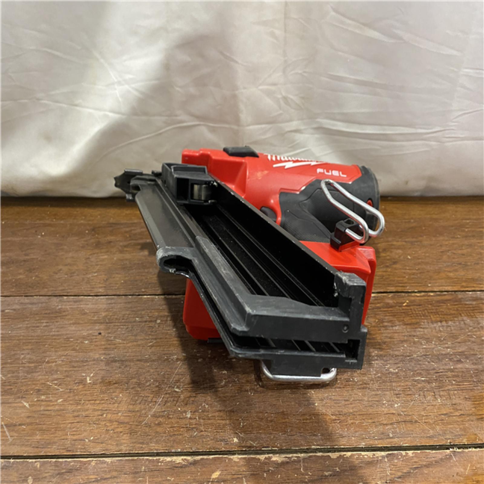 AS-IS Milwaukee 2744-20 M18 FUEL 3-1/2 in. 18-Volt 21-Degree Lithium-Ion Brushless Cordless Framing Nailer (Tool-Only)