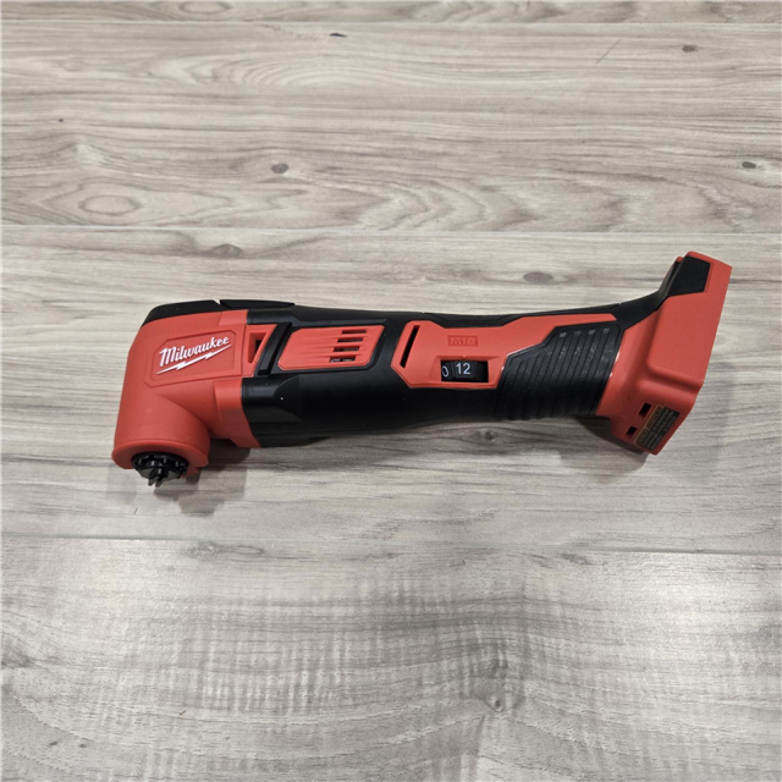 LIKE NEW! - Milwaukee 2626-21 M18 18V Cordless Oscillating Multi-Tool Kit