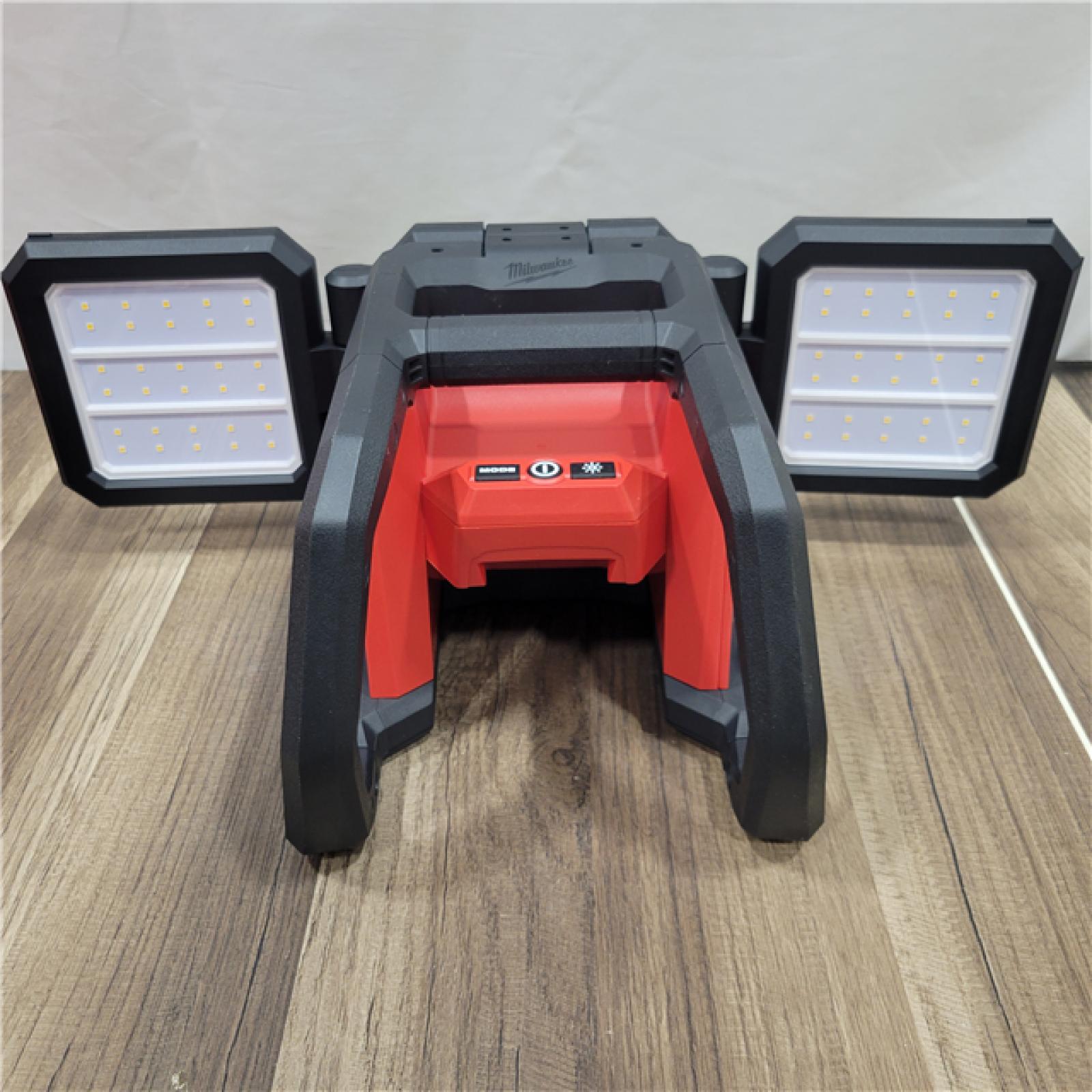 LIKE NEW! Milwaukee M18 4500 Lm LED Battery Handheld Flood Light