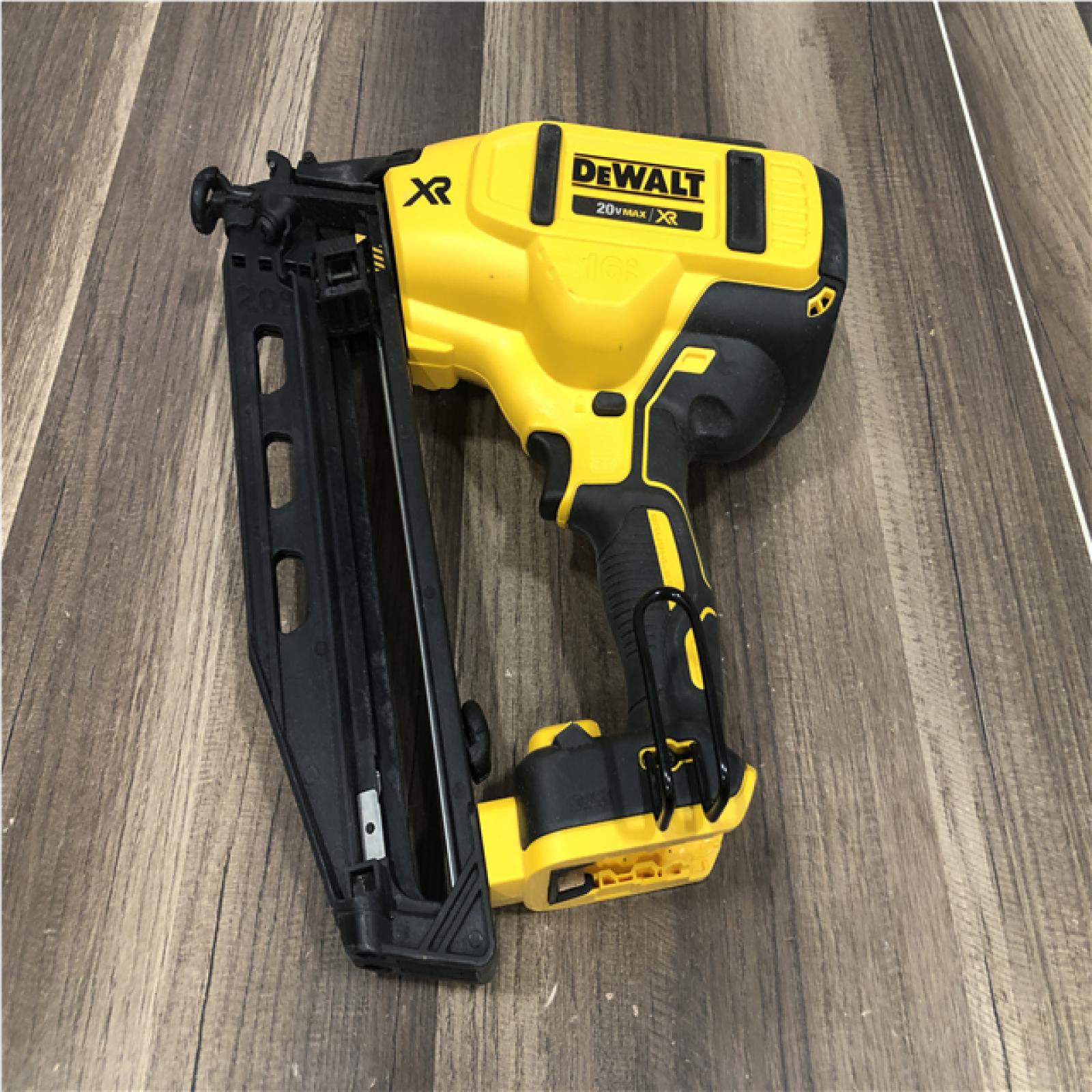 AS-IS DEWALT 20V MAX XR 16-Gauge Electric Cordless Angled Finishing Nailer Kit