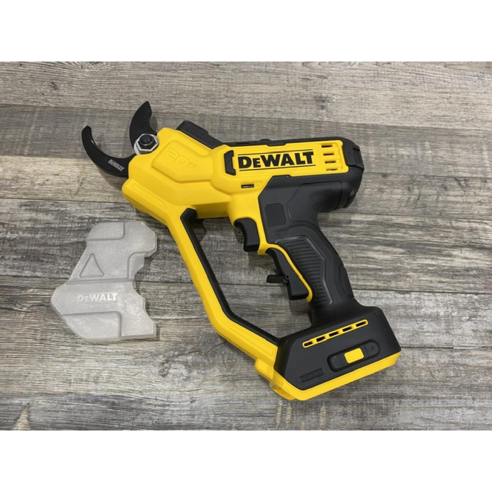 AS-IS DEWALT 20V MAX Cordless Battery Powered Pruner Kit