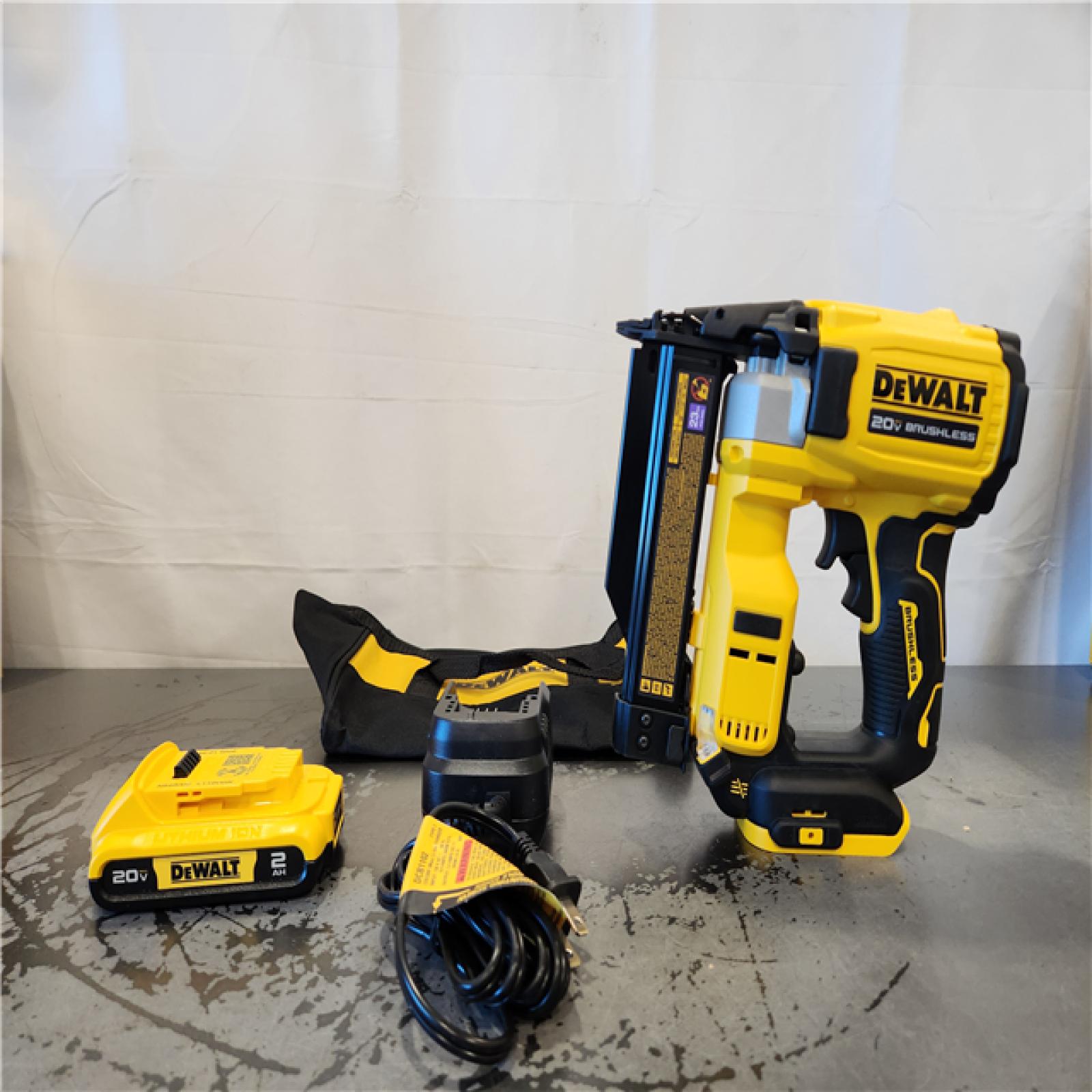 AS-IS- DEWALT ATOMIC 20V MAX Lithium Ion Cordless 23 Gauge Pin Nailer Kit