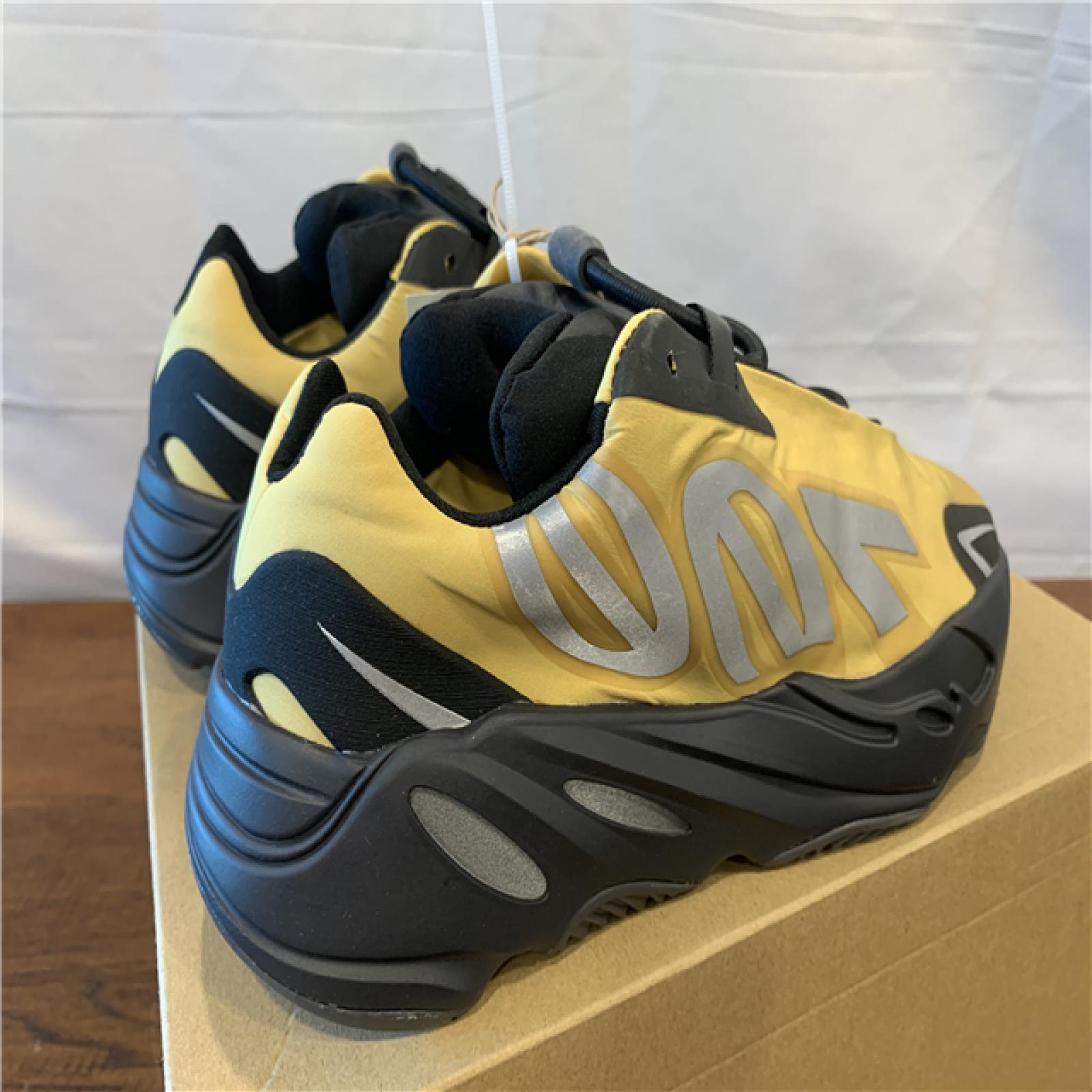 NEW! Yeezy Boost 700 Mnvn Honey Flux - Size: 4