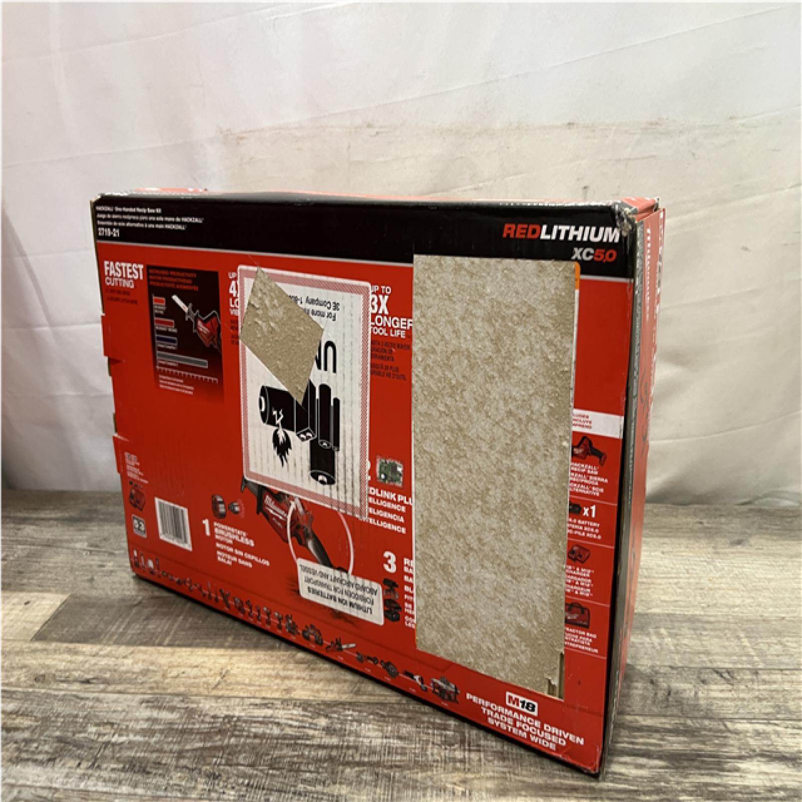 NEW - Milwaukee  FUEL 18V Lithium-Ion Brushless Cordless HACKZALL Reciprocating Saw Kit