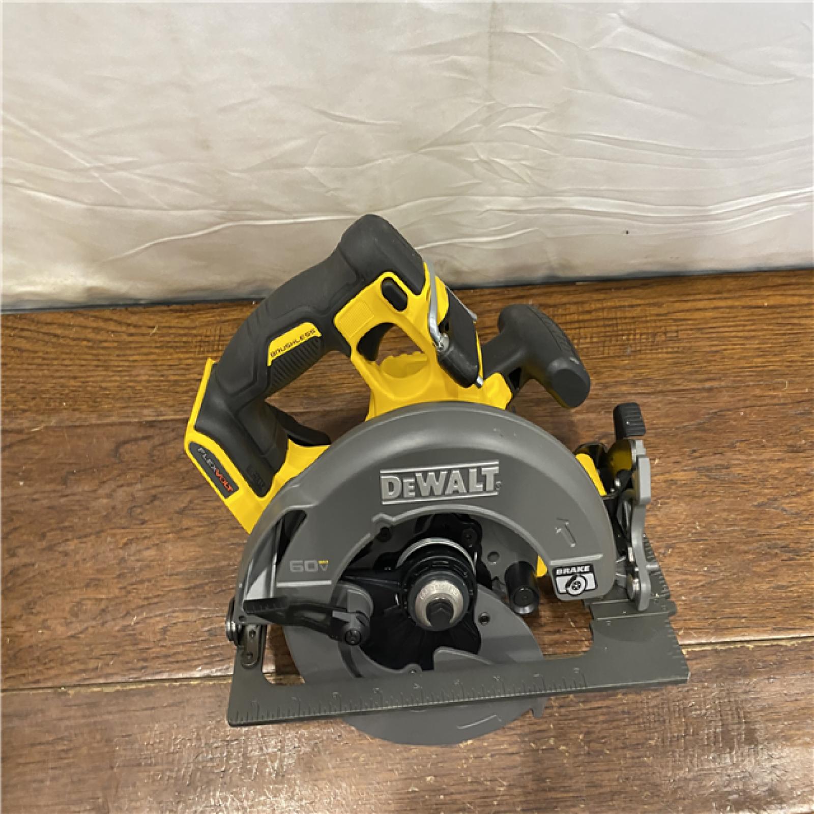 AS-IS DeWALT Flexvolt Max 7-1/4  60V Brushless Circular Saw DCS578B