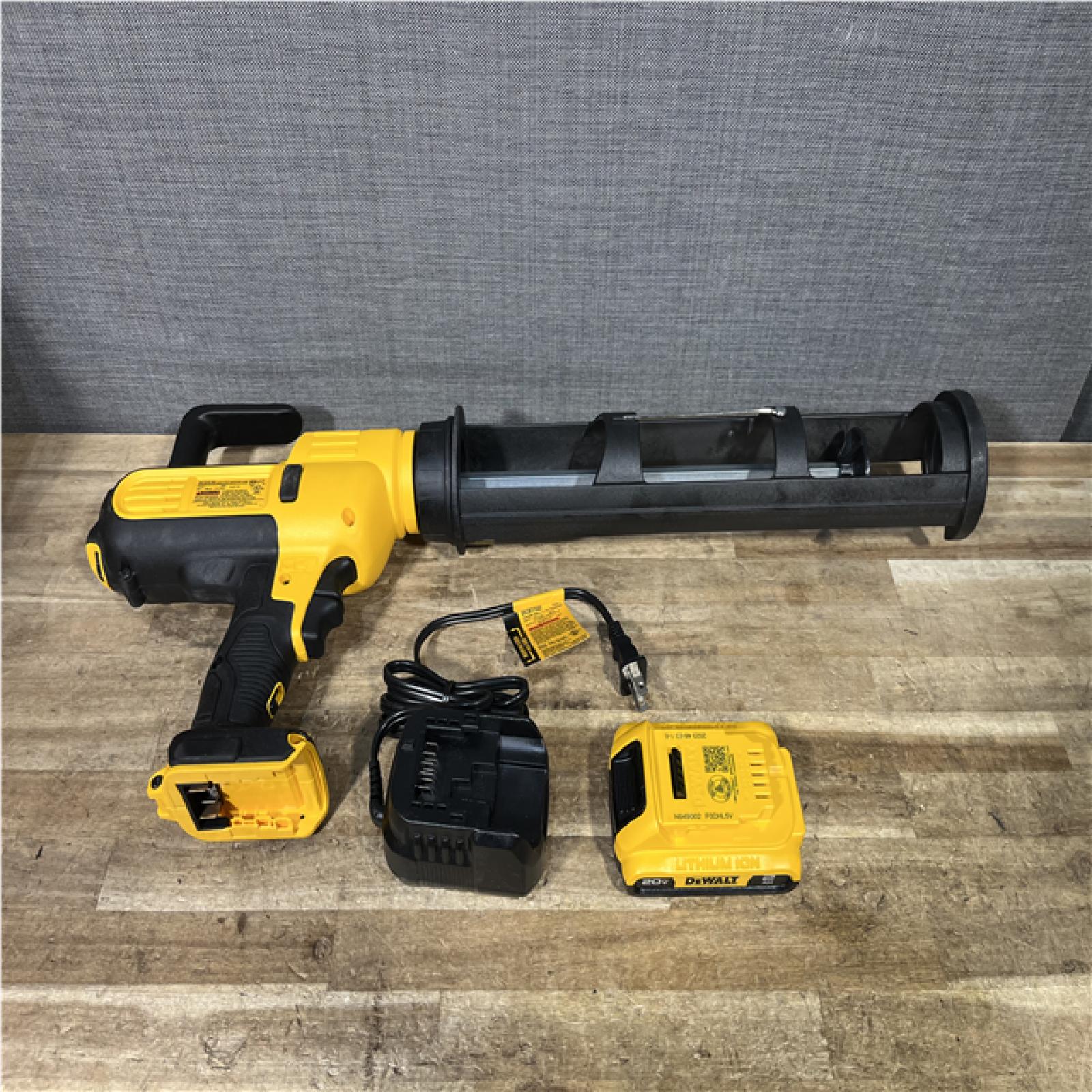 Houston Location AS-IS DeWalt 20-Volt MAX Lithium-Ion Cordless 600 ml Adhesive Gun Kit