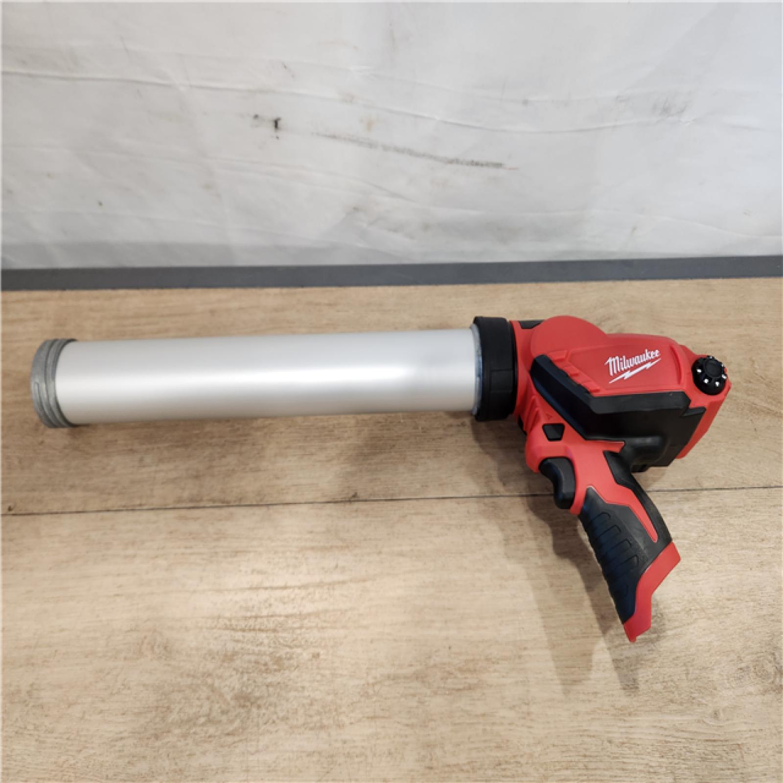 LIKE-NEW- Milwaukee 12V Lithium-ion Cordless 20 oz. Aluminum Barrel Adhesive and Caulk Gun Kit