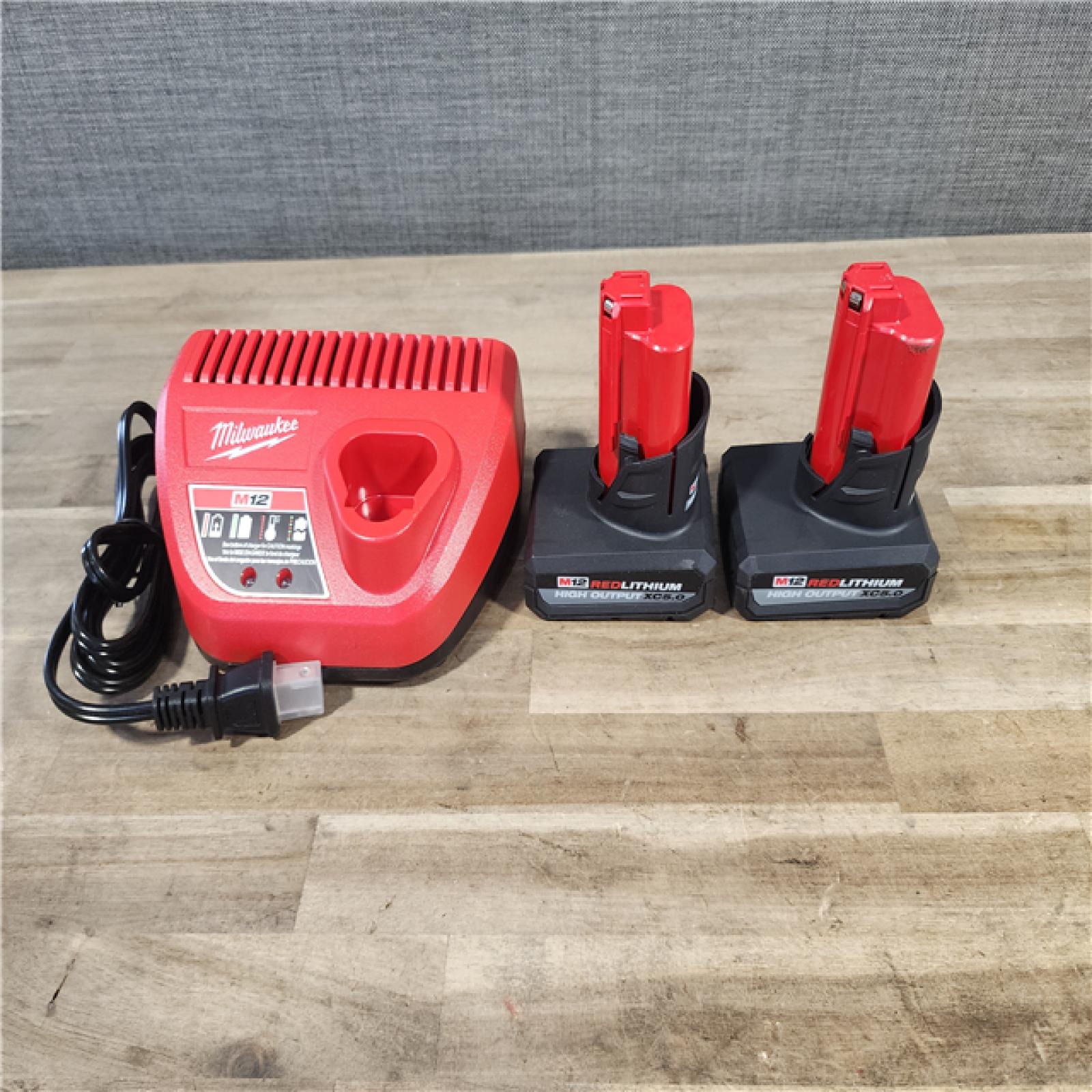 HOUSTON LOCATION - AS-IS MILWAUKEE 2 TOOL COMBO KIT W/ (2) BATTERY & CHARGER