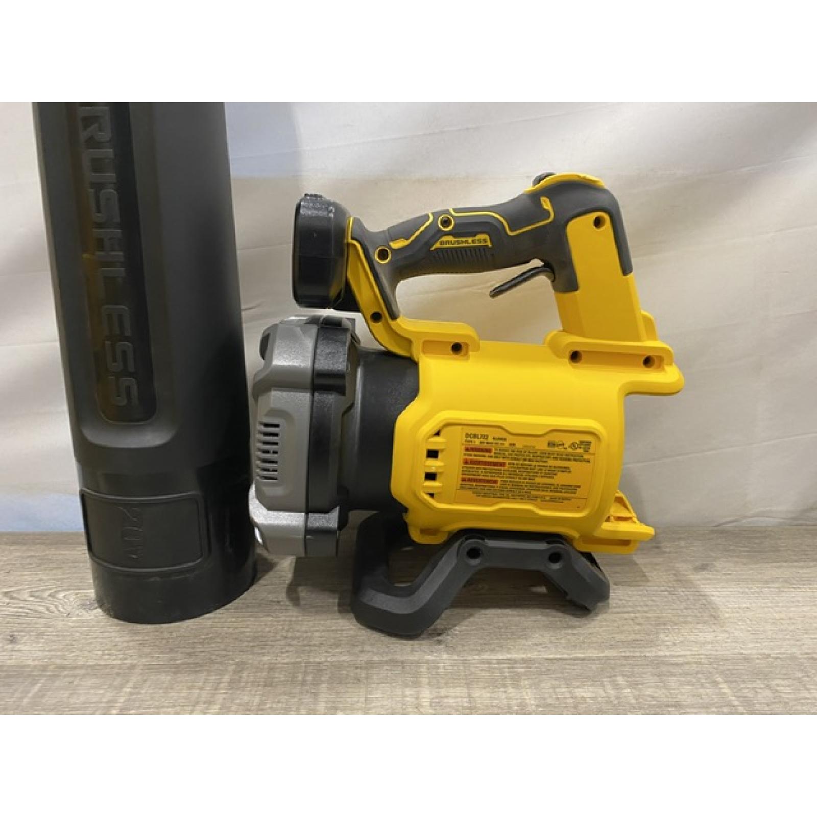 AS-IS DEWALT 20V MAX* XR Brushless Cordless Handheld Blower Kit