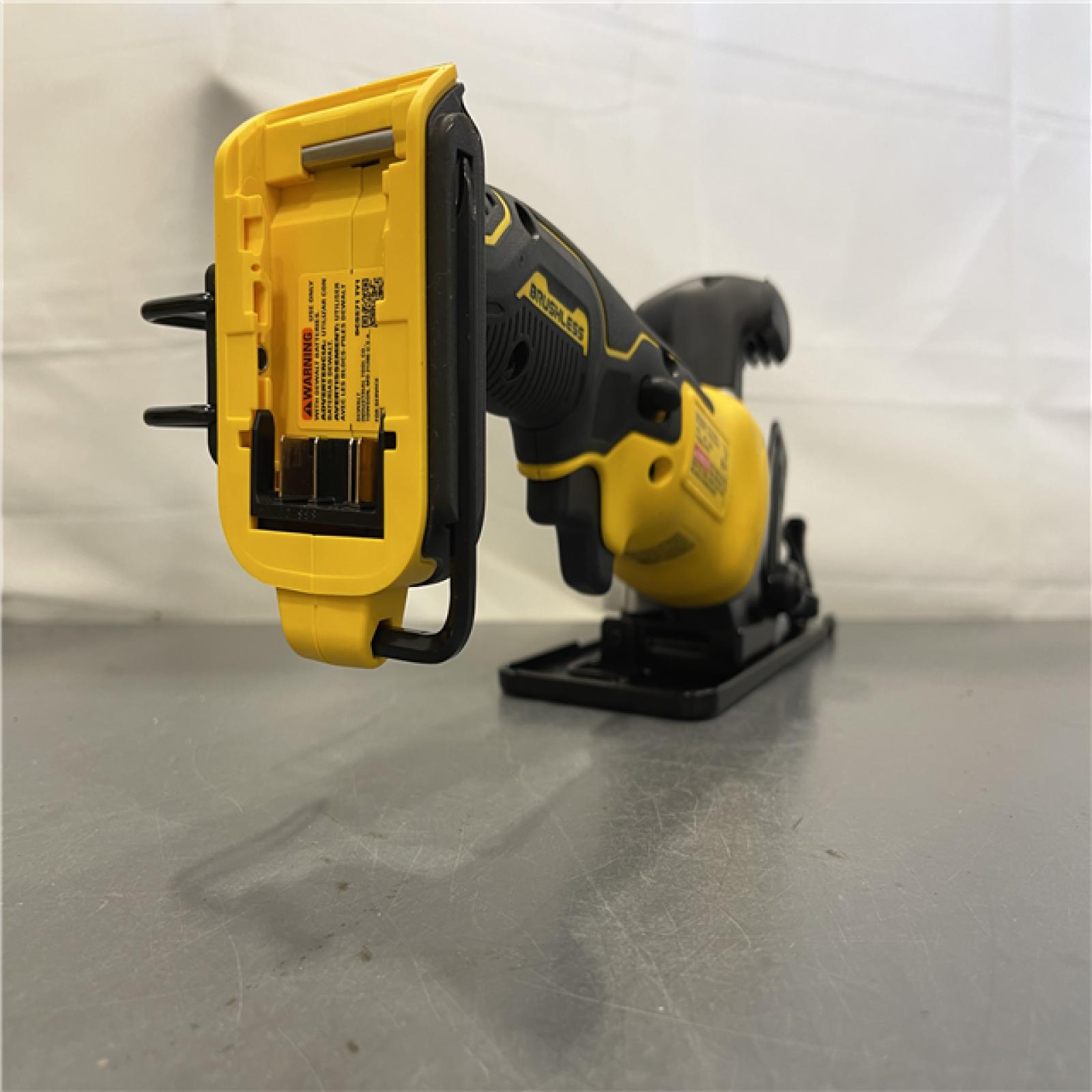 AS-IS - DEWALT ATOMIC 20V MAX Cordless Brushless 4-1/2 in. Circular Saw (Tool Only)
