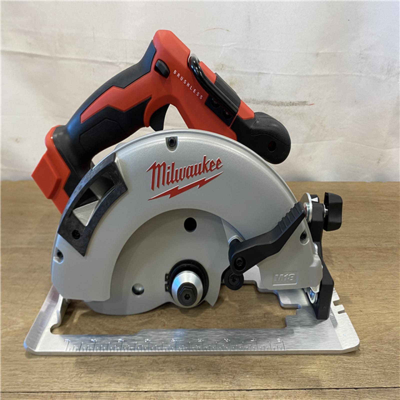 AS-IS Milwaukee 18V Lithium-Ion Brushless Cordless 7-1/4 in. Circular Saw (Tool-Only)